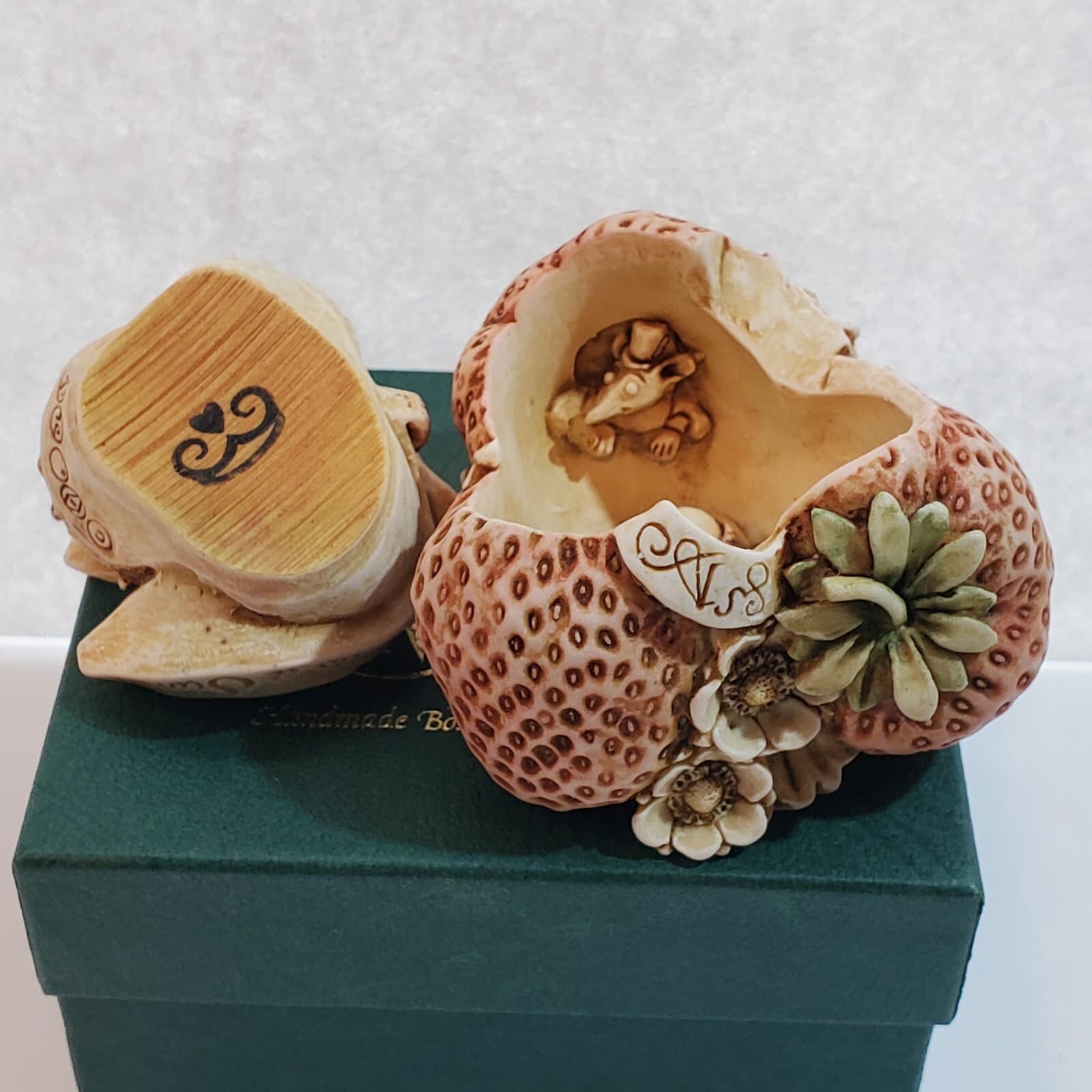 Harmony Kingdom Sweet As A Summer's Kiss UK Made 1996 Trinket Box Figurine - Thumbnail 2