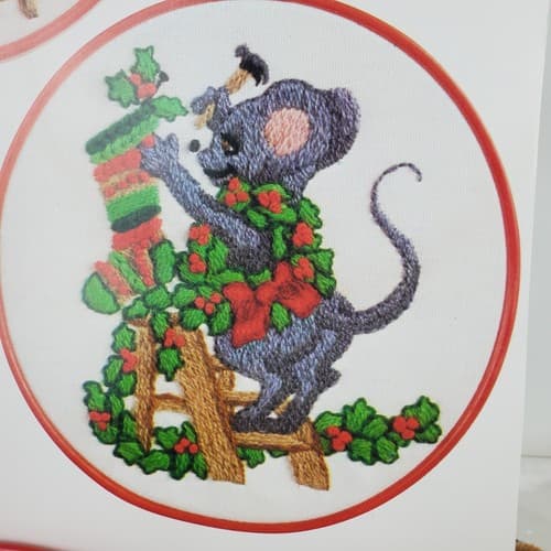 Vintage Bernat Holiday Hoops Mrs. and Mr. Christmas Mouse Embroidery Needlepoint - Thumbnail 3