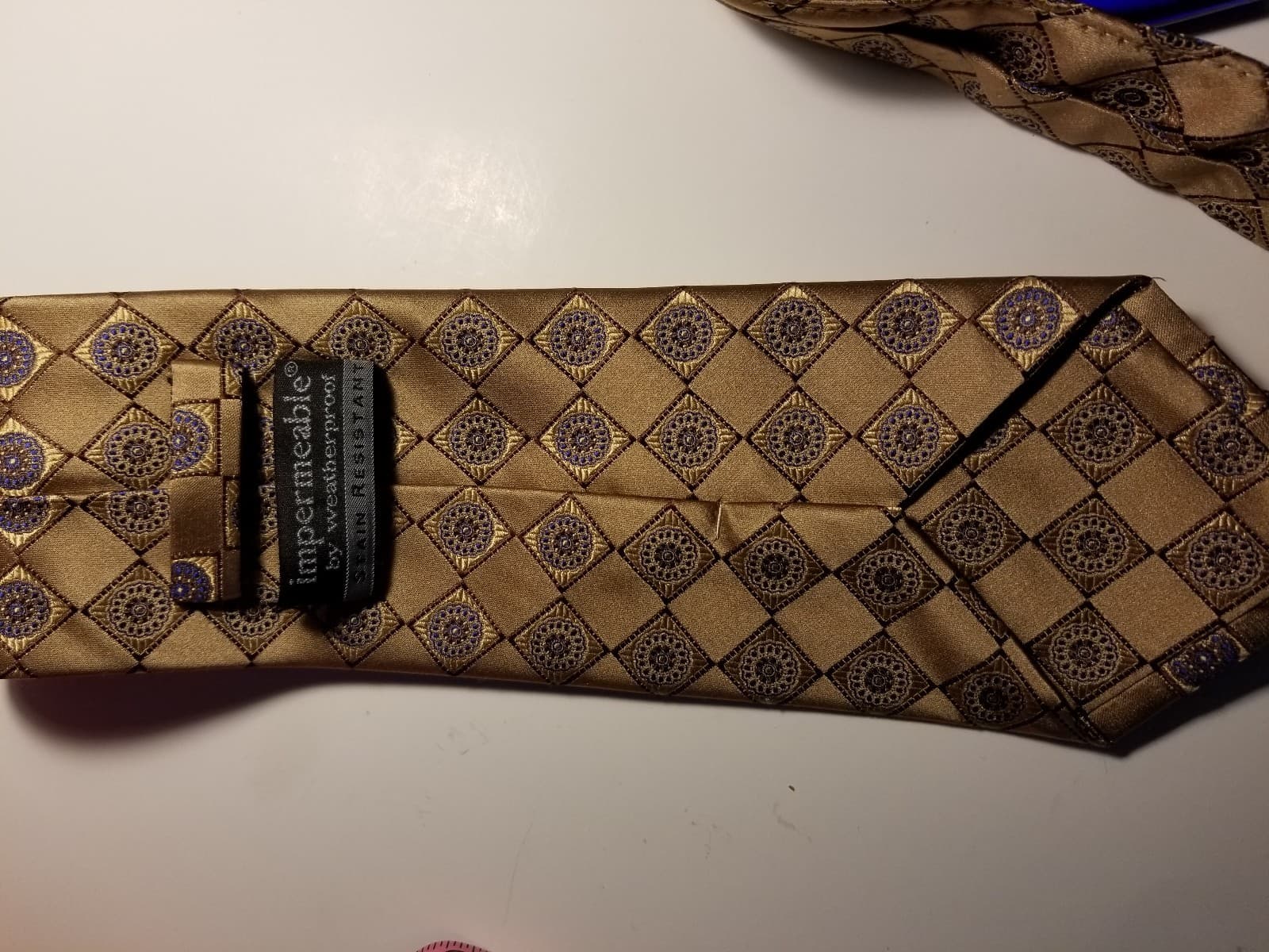 Impermeable by Weatherproof Men's 100% Silk Tie Gold Print - Thumbnail 5