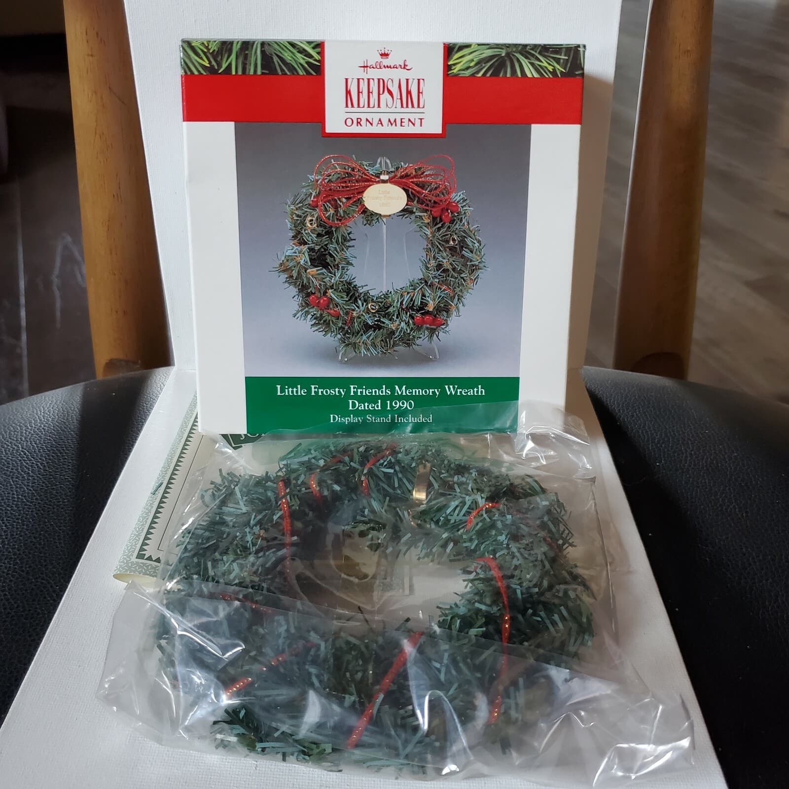 Hallmark Little Frosty Friends Display Wreath & Stand ORNAMENTS NOT INCLUDED - Thumbnail 7