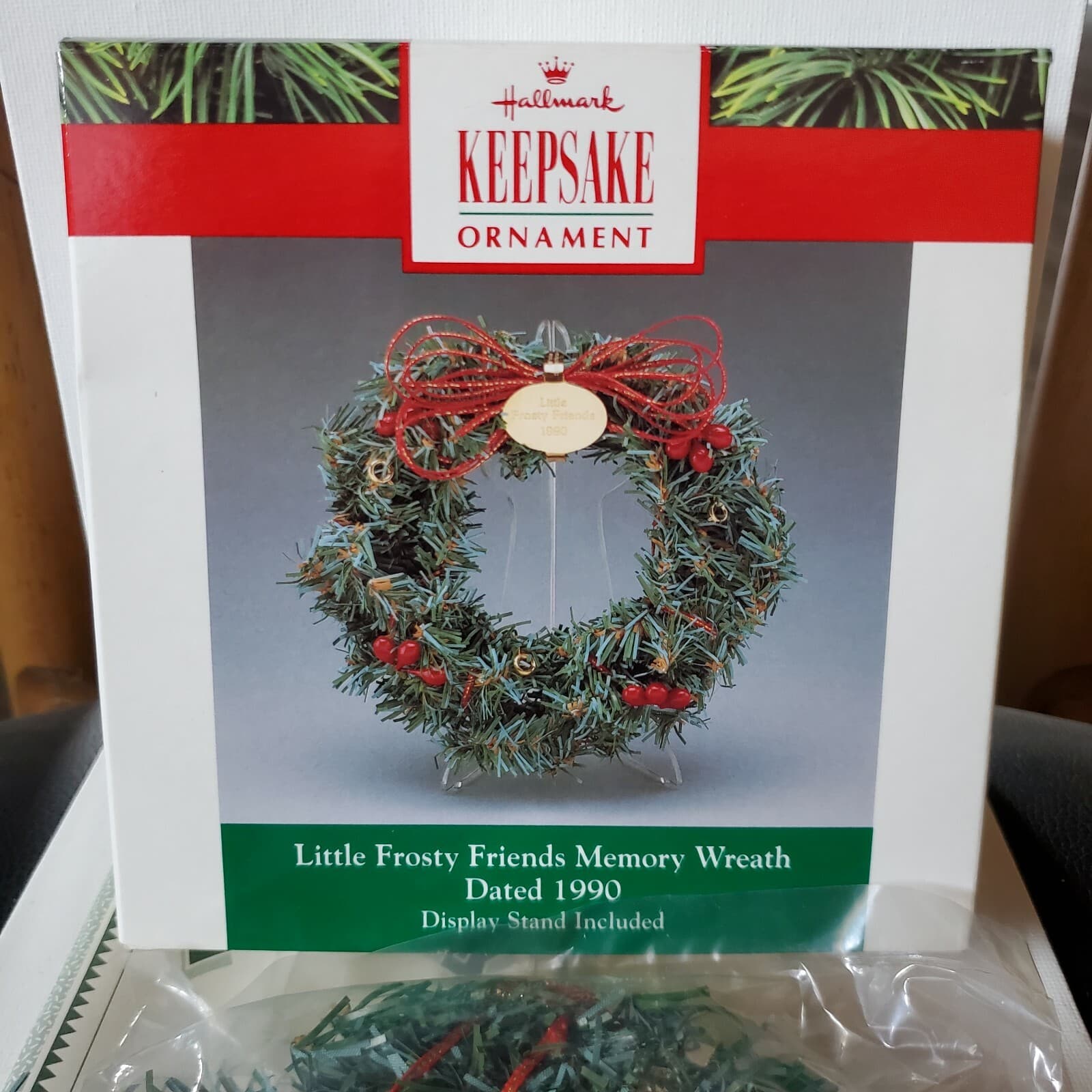 Hallmark Little Frosty Friends Display Wreath & Stand ORNAMENTS NOT INCLUDED - Thumbnail 6