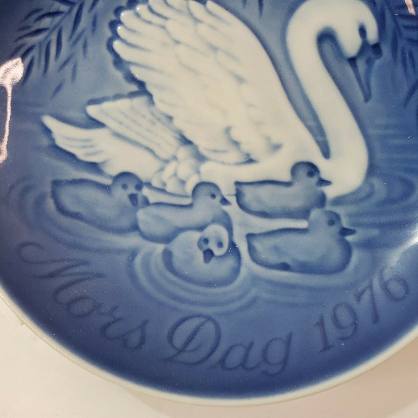 Vintage 1976 B & G Copenhagen Porcelain Blue Mothers Day Mors Dag Plate Swans - Thumbnail 2