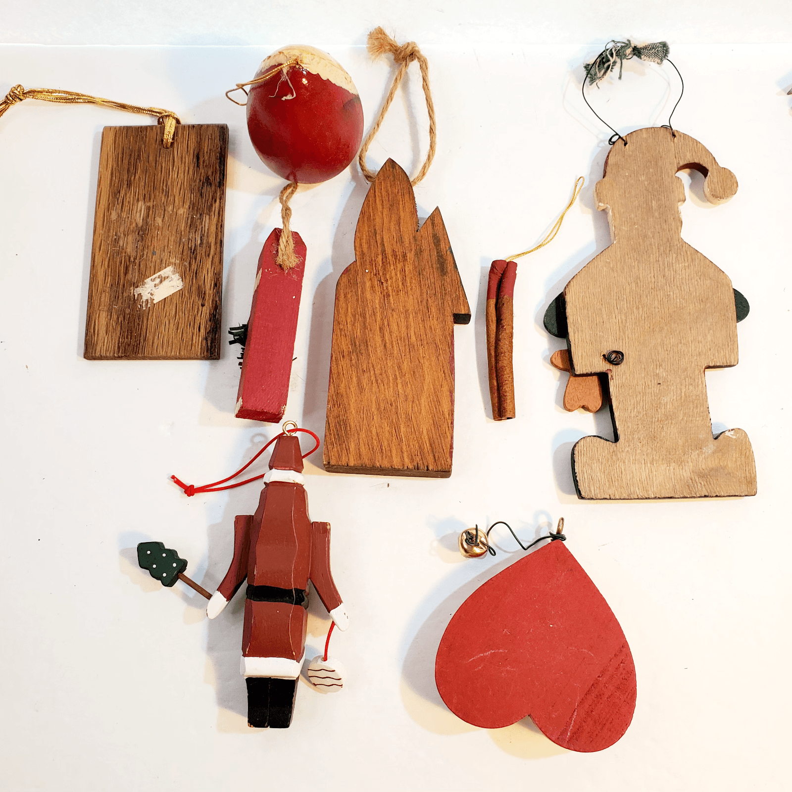 Lot of 7 Rustic Wooden Santa Christmas Ornaments Folk Art and Cinnamon Stick - Thumbnail 7