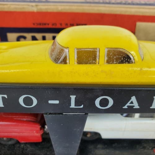 Vintage LIONEL Post War O Guage Black Red Auto Loader w/ 3 cars DAMAGED BOX - Thumbnail 2