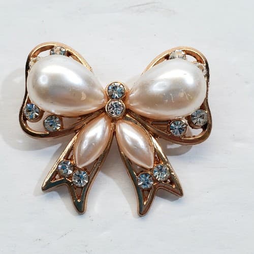 Vintage Small Gold Tone Metal Faux Pearl Clear Rhinestones Bow Ribbon Brooch Pin