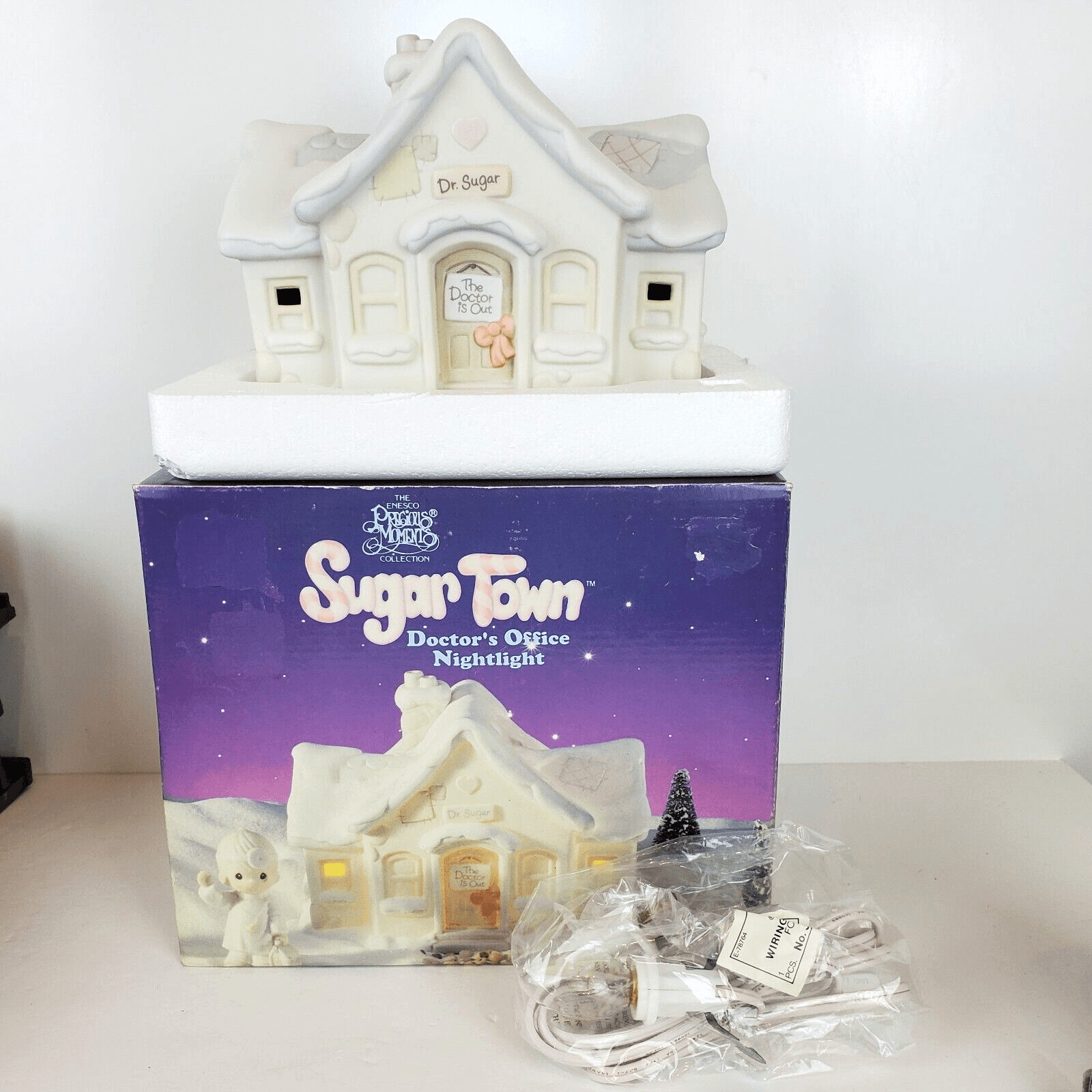 Vtg Precious Moments Sugar Town Doctor's Office House Building Nightlight 1994