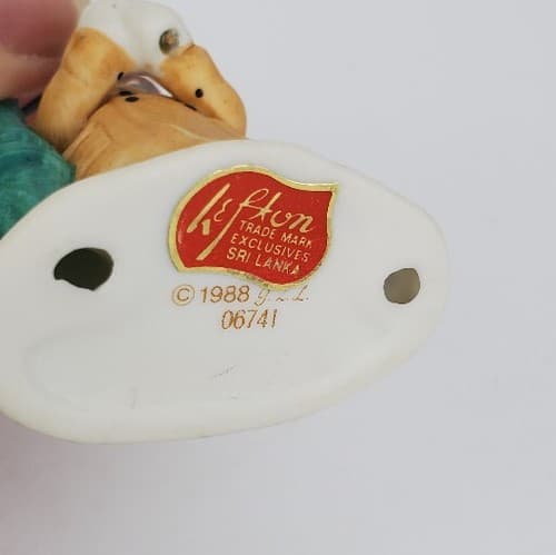 Vintage Lefton Colonial Village Figurine Man Lighting Gas Lamp 1988 06741 - Thumbnail 5