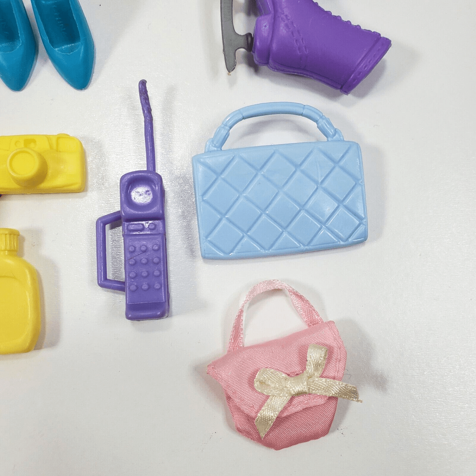 90's Barbie Doll & Friends Mixed Lot Of 10 Pairs Of Shoes & 6 Accessories #1400 - Thumbnail 4