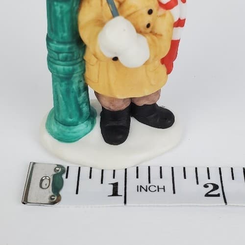 Vintage Lefton Colonial Village Figurine Man Lighting Gas Lamp 1988 06741 - Thumbnail 6