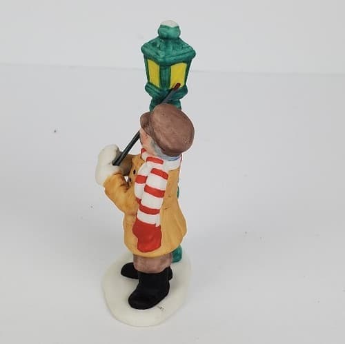 Vintage Lefton Colonial Village Figurine Man Lighting Gas Lamp 1988 06741 - Thumbnail 2