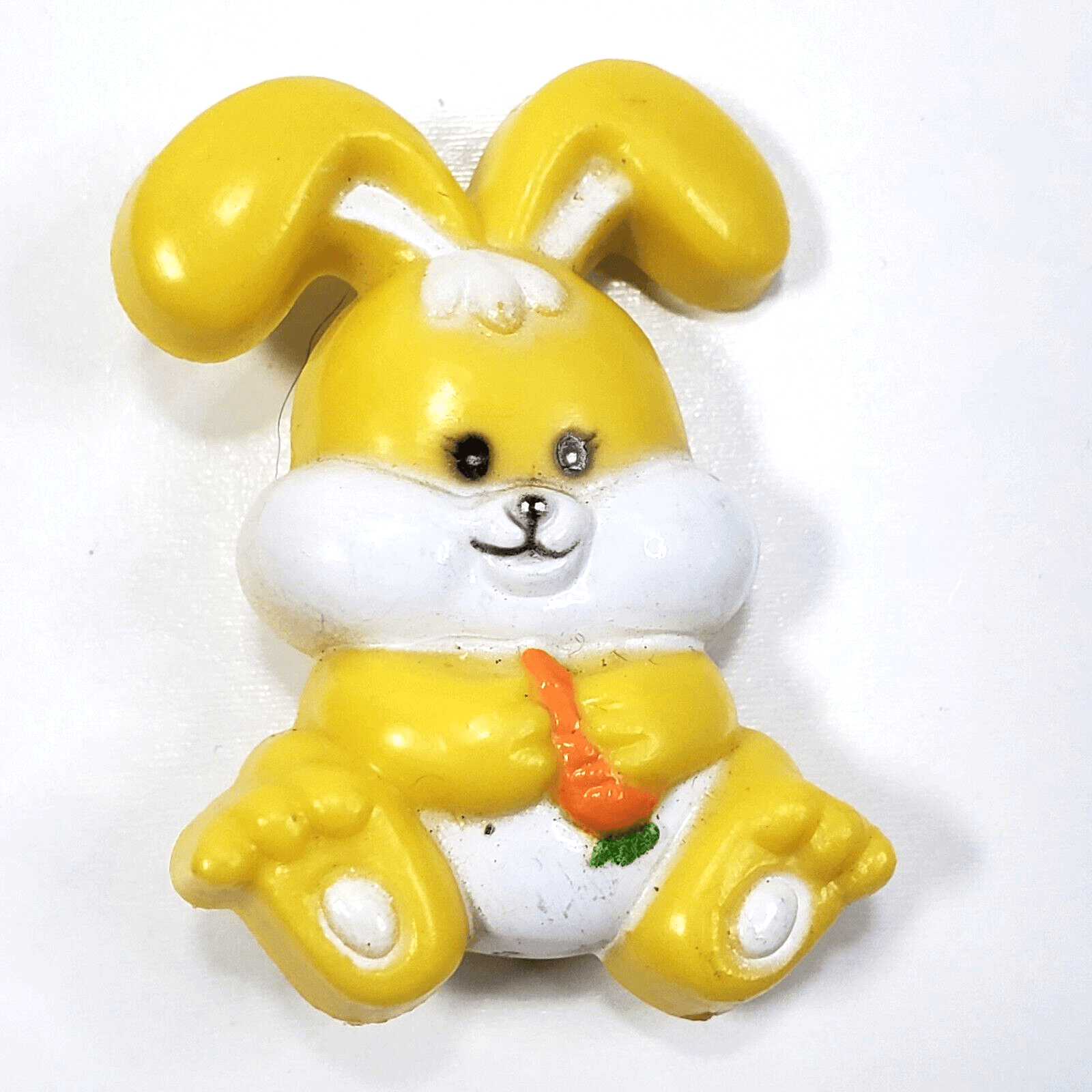 Vtg Plastic Resin Yellow Bunny Rabbit Holding Carrot Easter Spring Brooch Pin