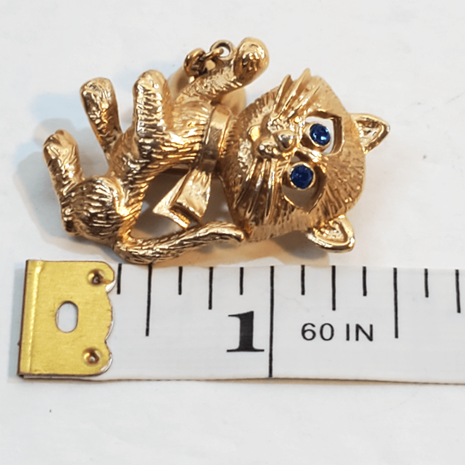 Vtg Avon Textured Gold Tone Blue Rhinestone Eyes Cat Kitten w/ Bell Brooch Pin - Thumbnail 4