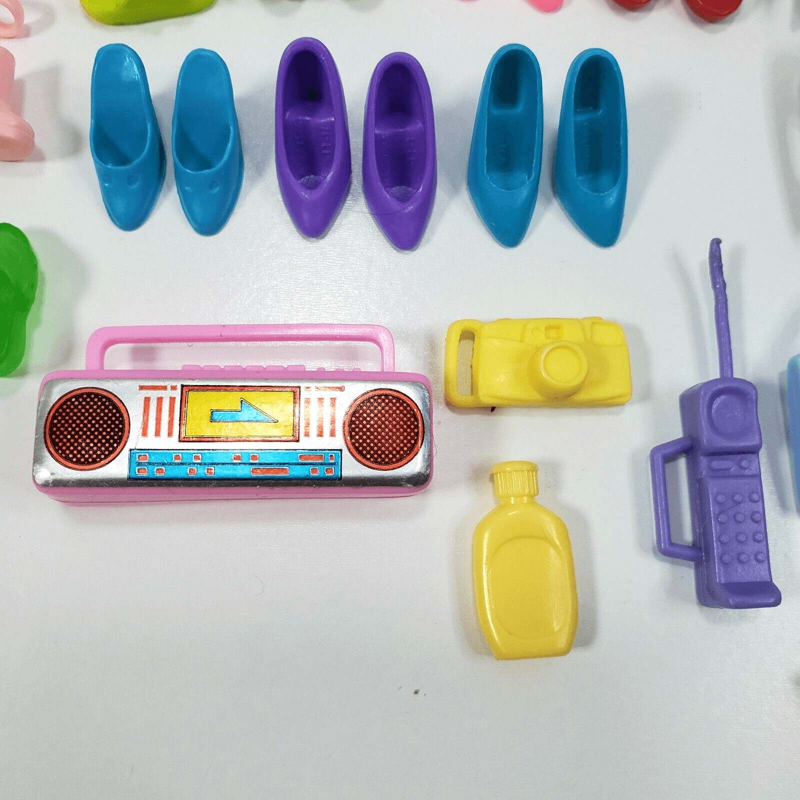 90's Barbie Doll & Friends Mixed Lot Of 10 Pairs Of Shoes & 6 Accessories #1400 - Thumbnail 3