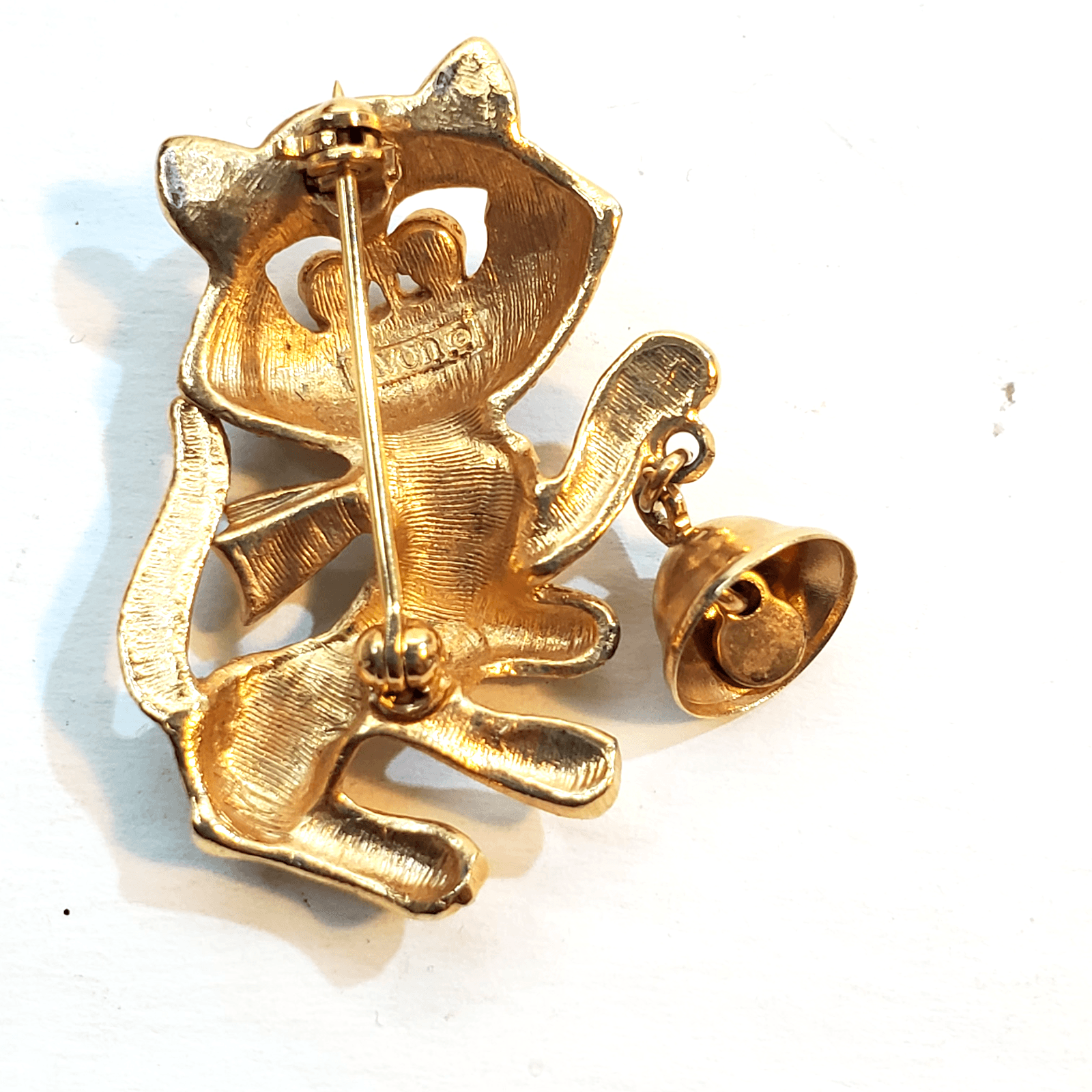 Vtg Avon Textured Gold Tone Blue Rhinestone Eyes Cat Kitten w/ Bell Brooch Pin - Thumbnail 2
