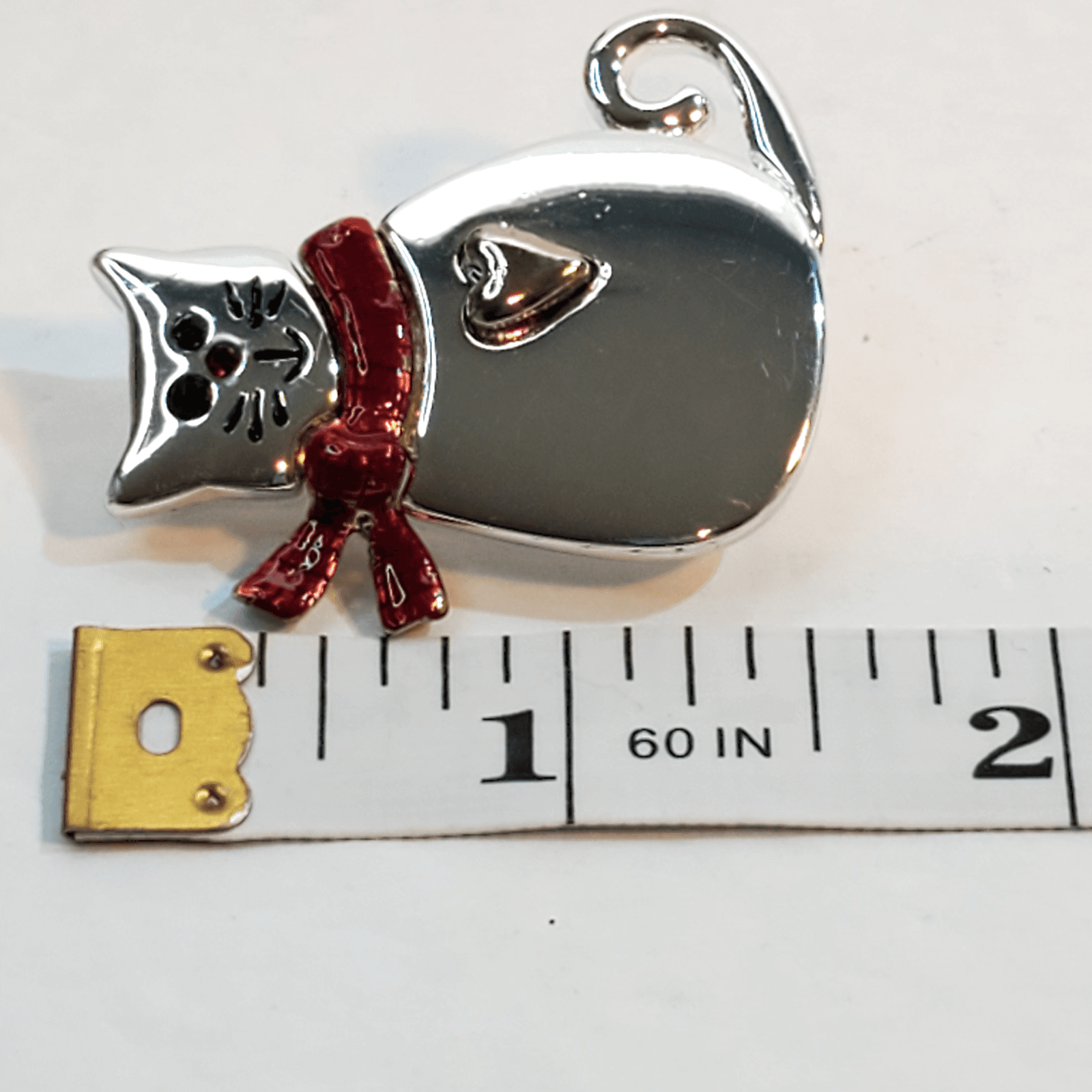 Vtg TC Signed Silver Tone and Enamel Cat Kitty Kitten w/ Scarf Brooch Pin Heart - Thumbnail 4