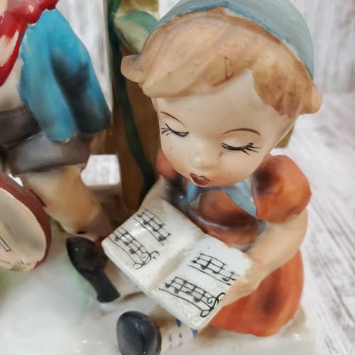 Vtg Japan Figurine Boy & Girl Sitting Playing Music Singing Hand Painted Bisque - Thumbnail 2