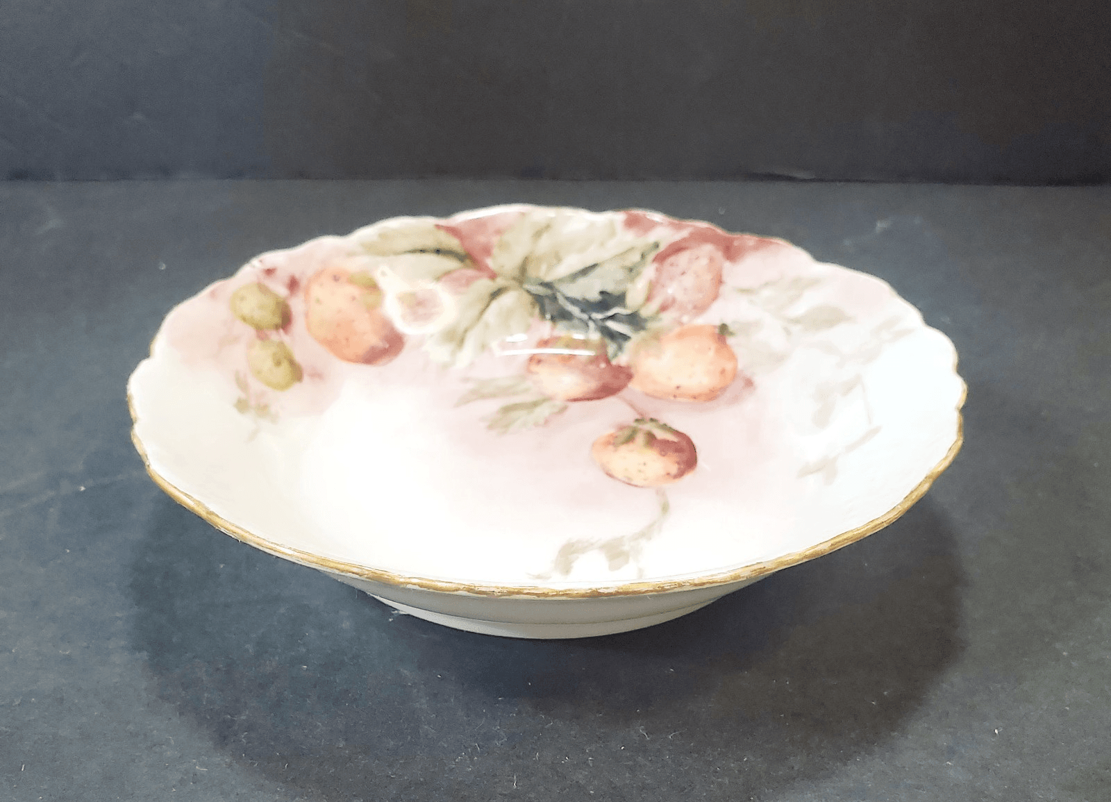 Vtg O & EG Royal Austria Hand Painted Strawberries Signed ABD Berry Trinket Bowl - Thumbnail 3