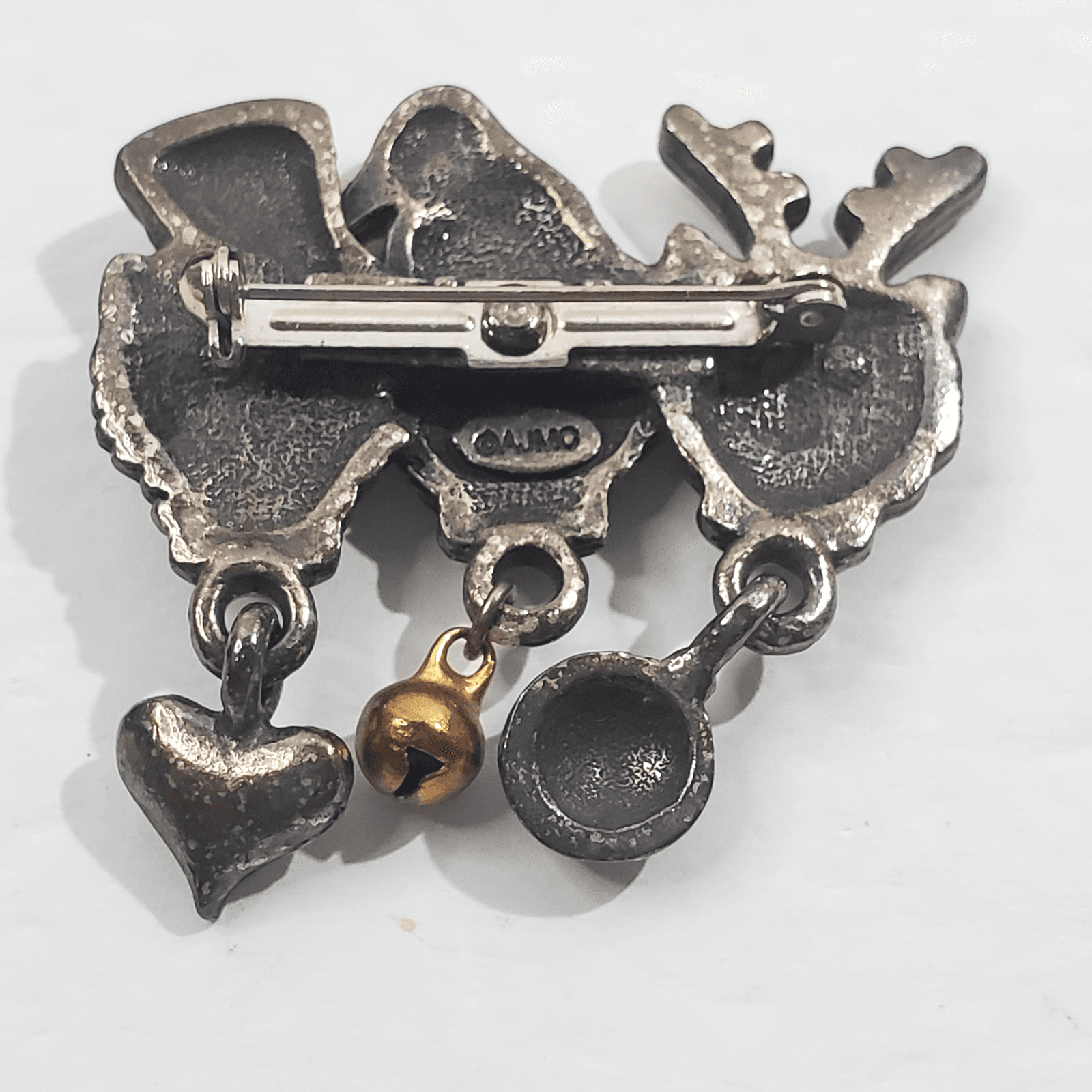 Vtg AJMC Pewter Tone Red Green Enamel Dangle Charms Christmas Cats Brooch Pin - Thumbnail 2
