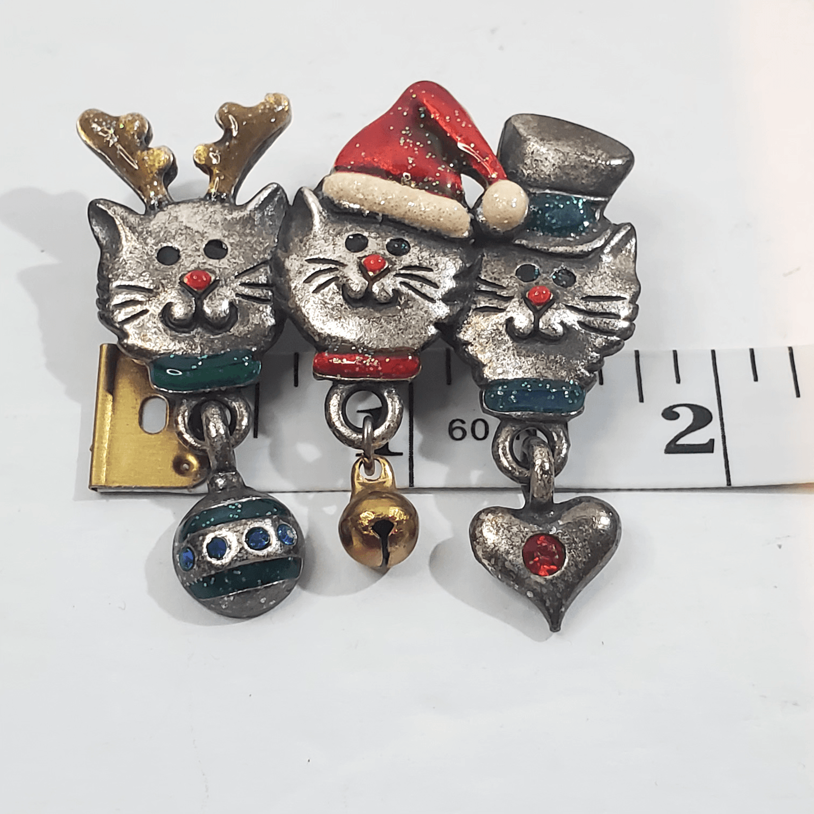 Vtg AJMC Pewter Tone Red Green Enamel Dangle Charms Christmas Cats Brooch Pin - Thumbnail 4