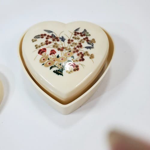 Vintage Set Of 3 Melamine Heart Shaped Nesting Trinket Boxes With Floral Design - Thumbnail 8