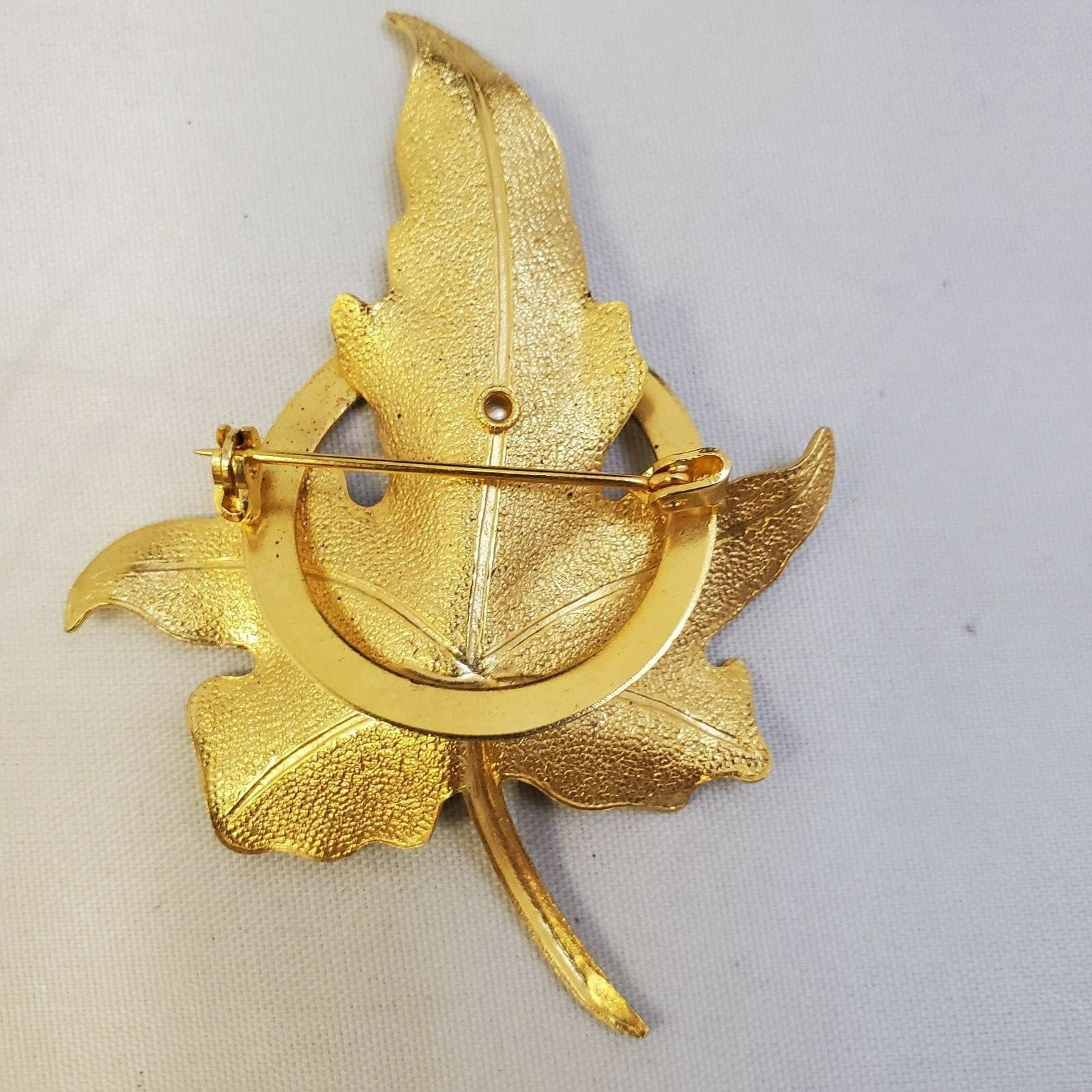 Vintage Unmarked Gold-tone Metal Leaf Faux Pearl Mary Jesus medal Brooch Pin - Thumbnail 6