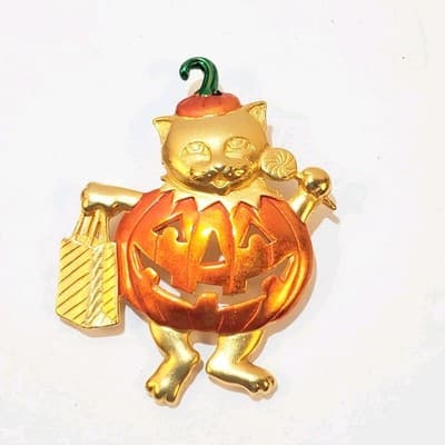 Vintage Signed JJ Jonette Halloween Cat Pumpkin Costume Trick Treat Brooch Pin