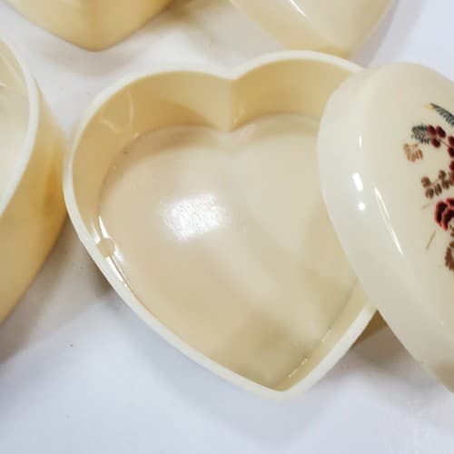 Vintage Set Of 3 Melamine Heart Shaped Nesting Trinket Boxes With Floral Design - Thumbnail 5