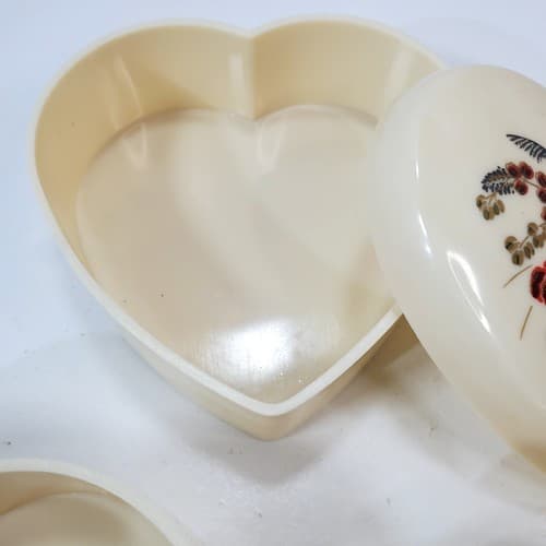 Vintage Set Of 3 Melamine Heart Shaped Nesting Trinket Boxes With Floral Design - Thumbnail 6