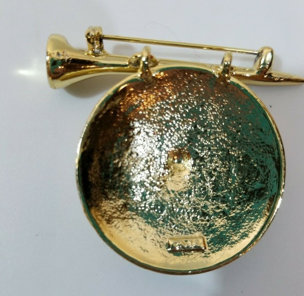 Signed AJC Pin Brooch Large Golf Tee with Golf Ball and Crossed Clubs Goldtone - Thumbnail 4