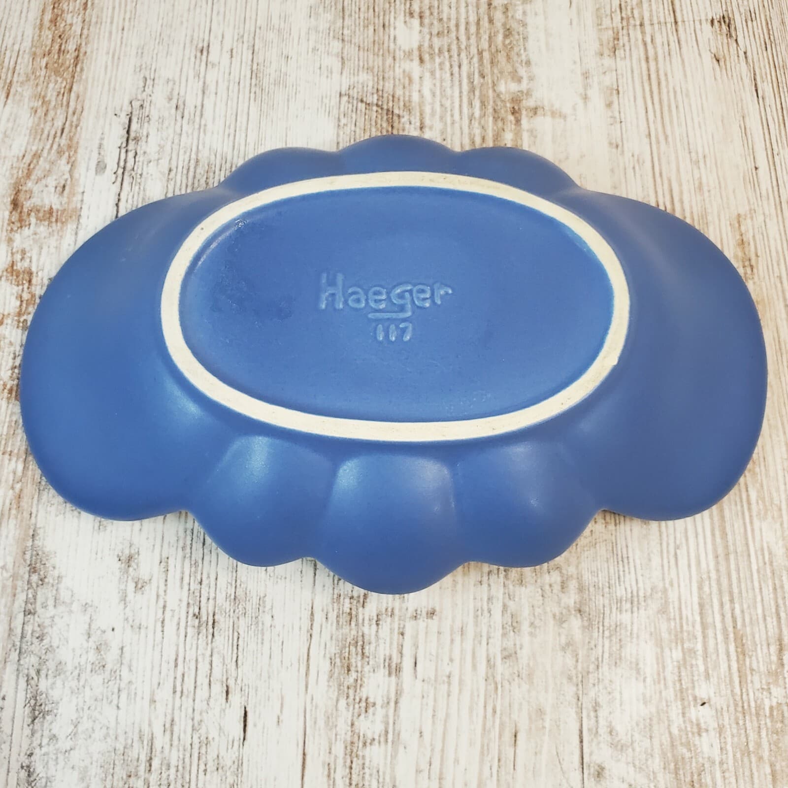 Haeger USA Oblong Bowl Dish Blue & White Scalloped Edge 10" Matte Finish - Thumbnail 5