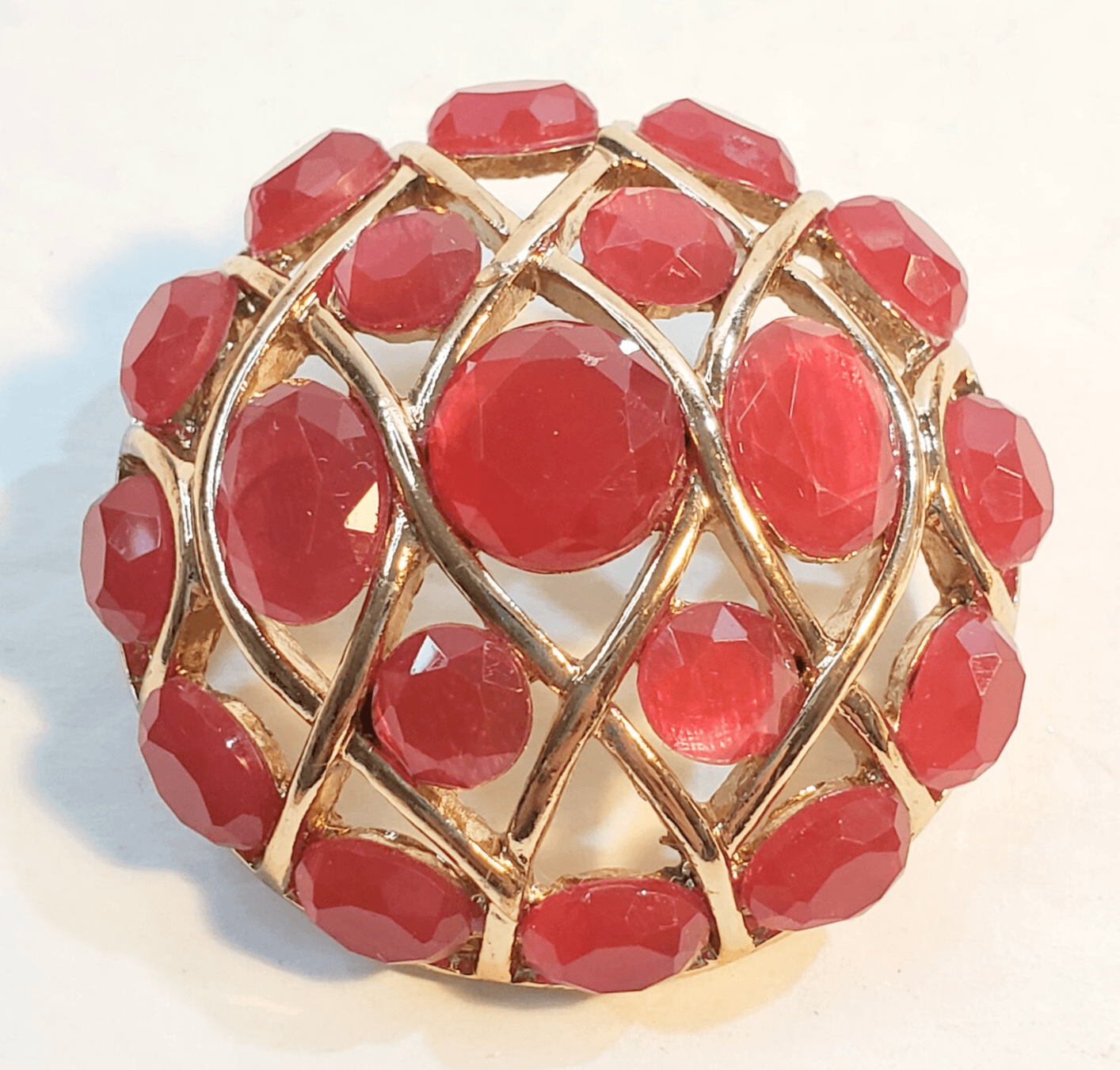 Vintage Gold Tone Coral/Red Faceted Faux Gemstones Weaved Dome Brooch Pin MCM