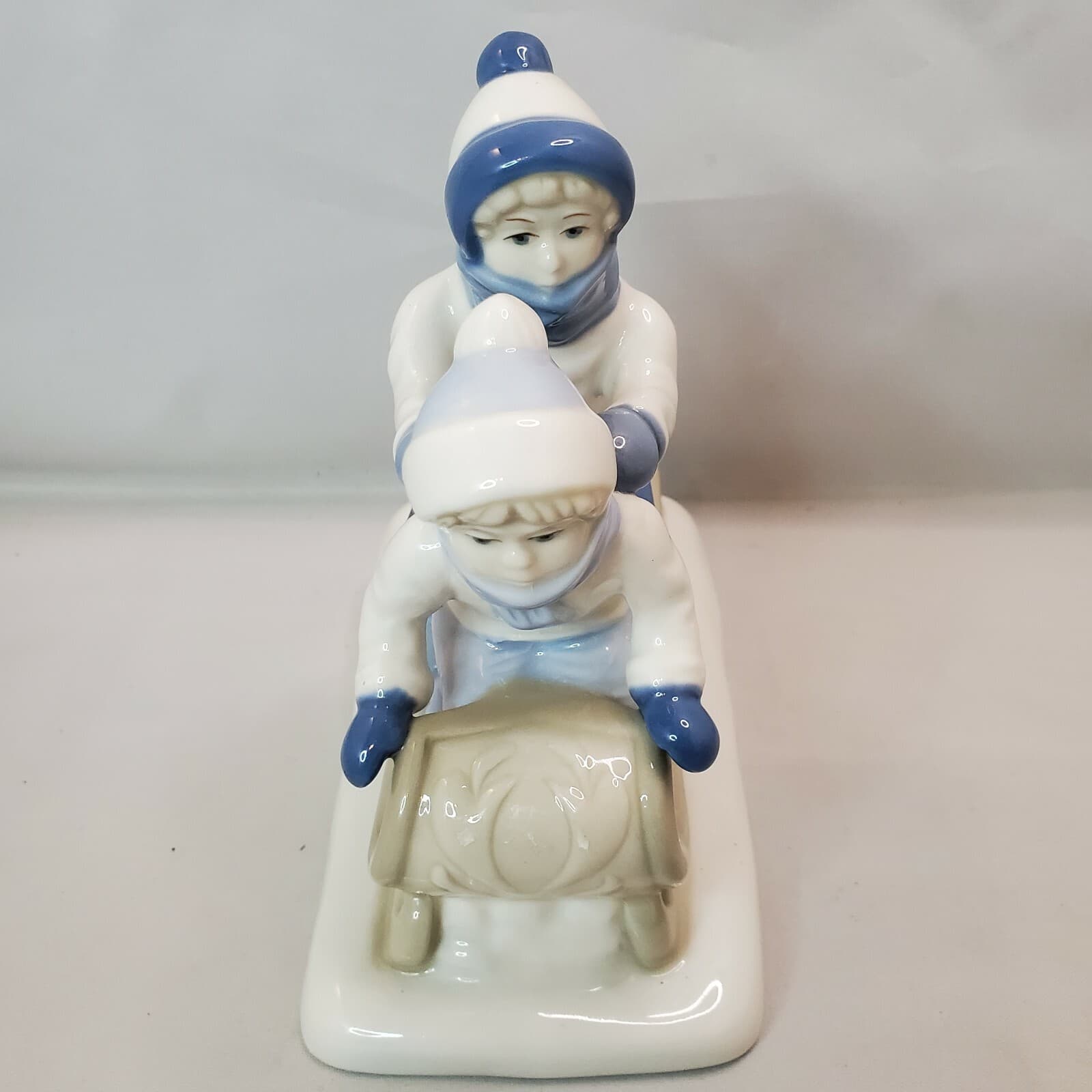 PS Porcelana De Cuernavaca Mexico Children Sledding Porcelain Figurine 1992 - Thumbnail 4