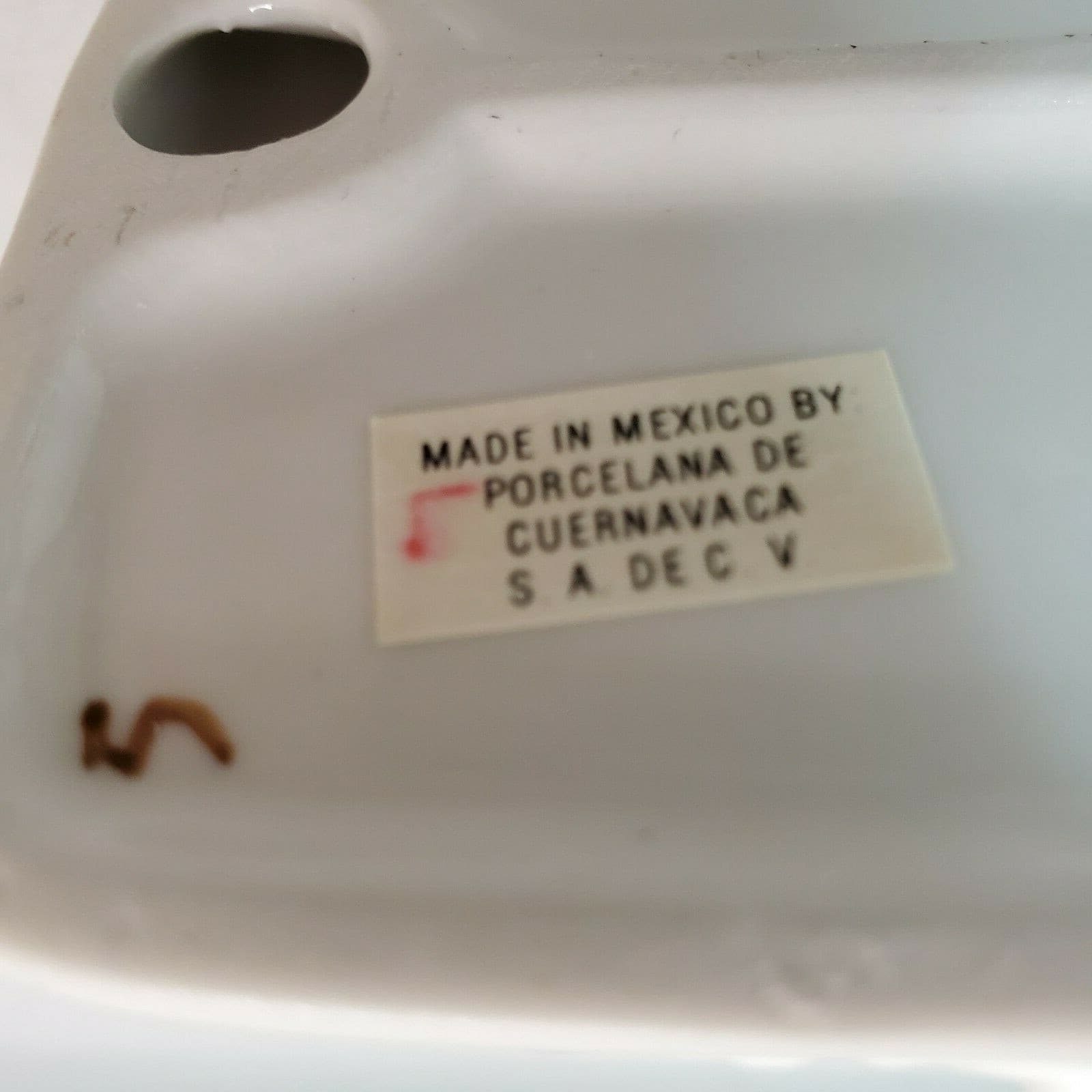 PS Porcelana De Cuernavaca Mexico Children Sledding Porcelain Figurine 1992 - Thumbnail 7