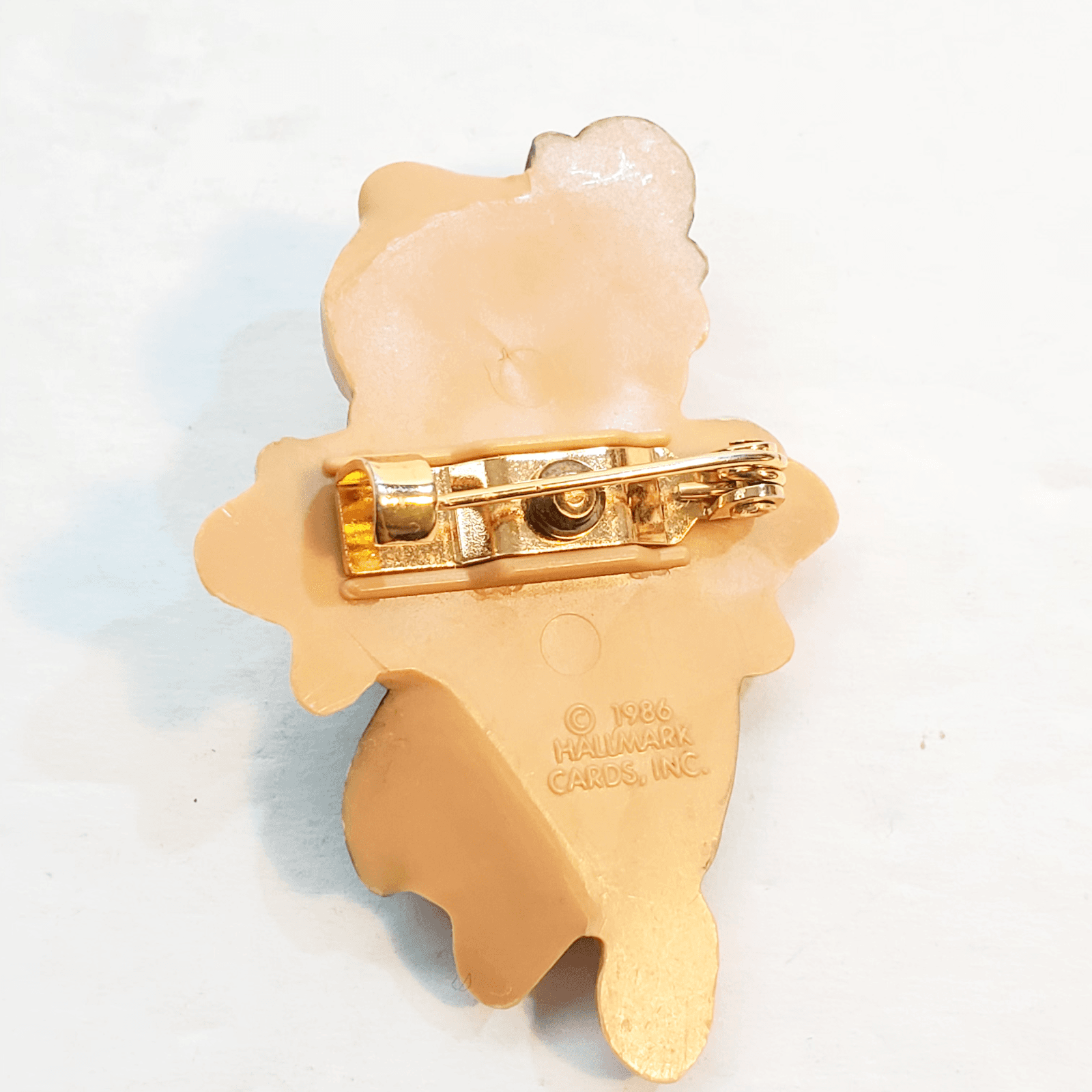 Vtg 1986 Hallmark Cards Hard Plastic Dancing Irish Leprechaun Bear Brooch Pin - Thumbnail 2