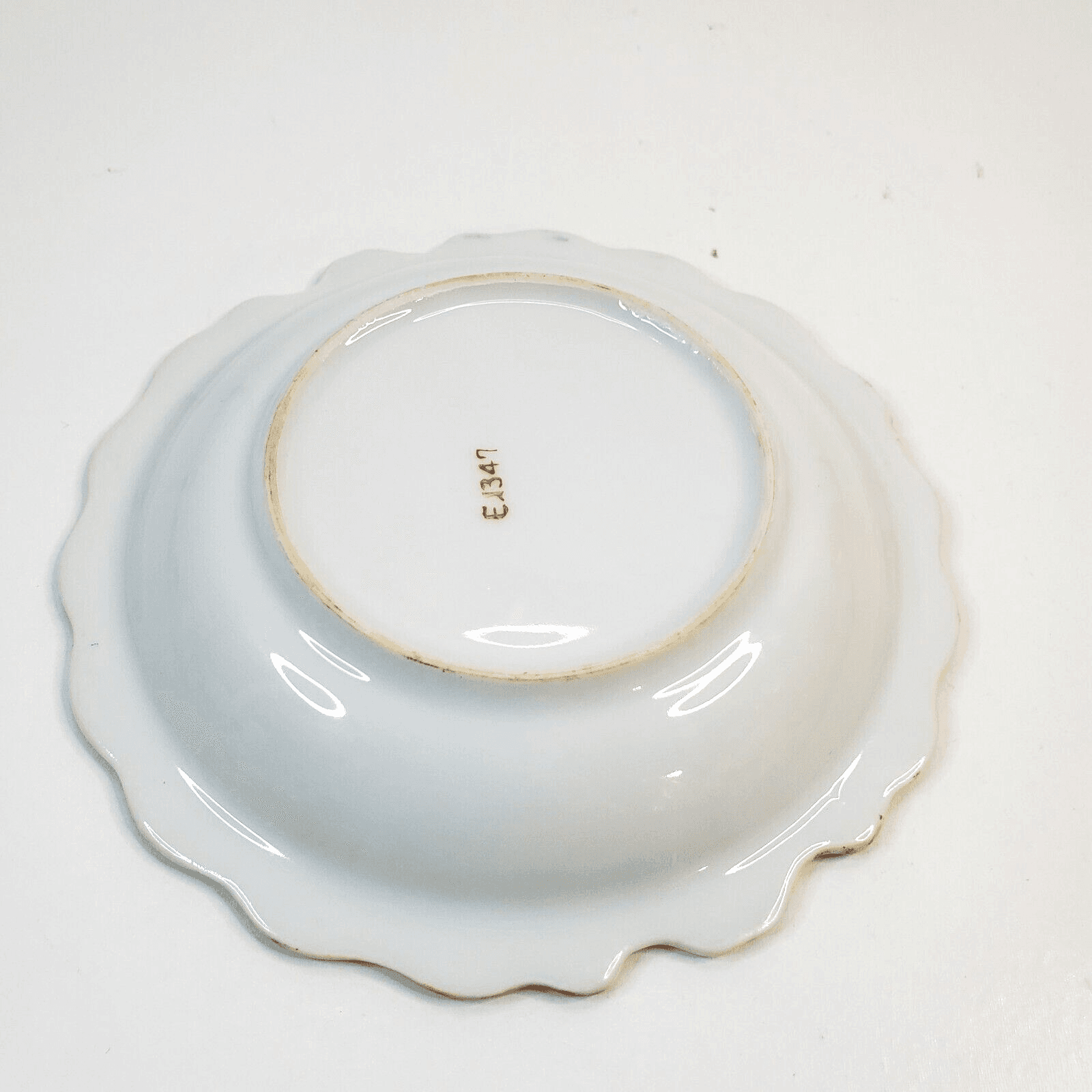 Enesco 4 1/2" Trinket Dish Plate Handpainted Floral Gold Trim Edge E1347 Japan - Thumbnail 3
