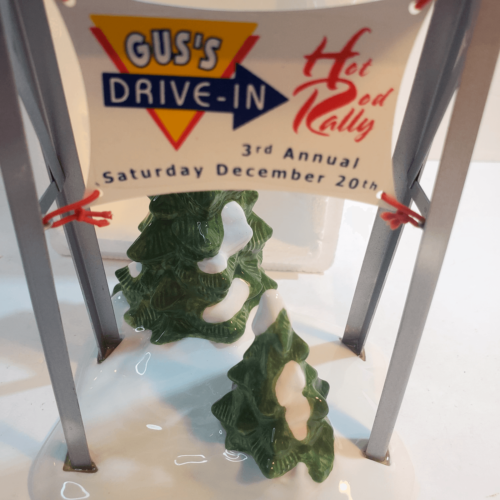 Department 56 Snow Village Accessory Ford Uptown Motors Sign Hot Rod Rally 52780 - Thumbnail 7