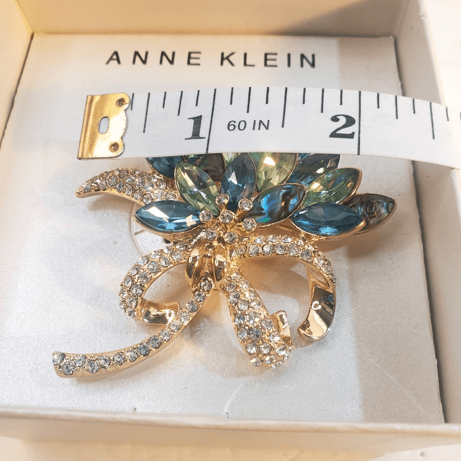 Anne Klein Signed Brooch Pin Rhinestone Crystal Flower Bouquet Ribbon Bow Boxed - Thumbnail 3