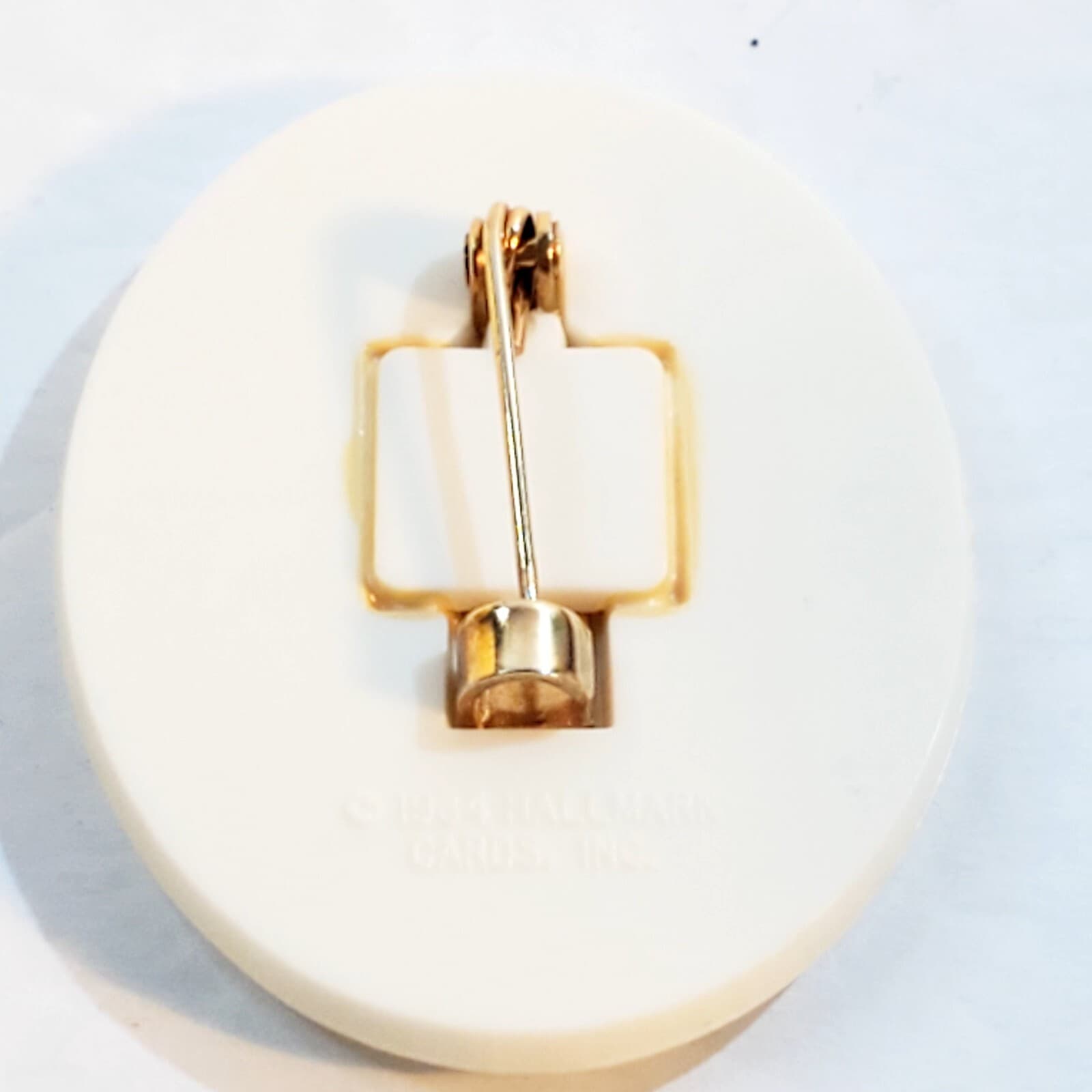 Vintage 1984 Hallmark Cards Molded Plastic Bunny Holding Tulip Easter Brooch Pin - Thumbnail 2