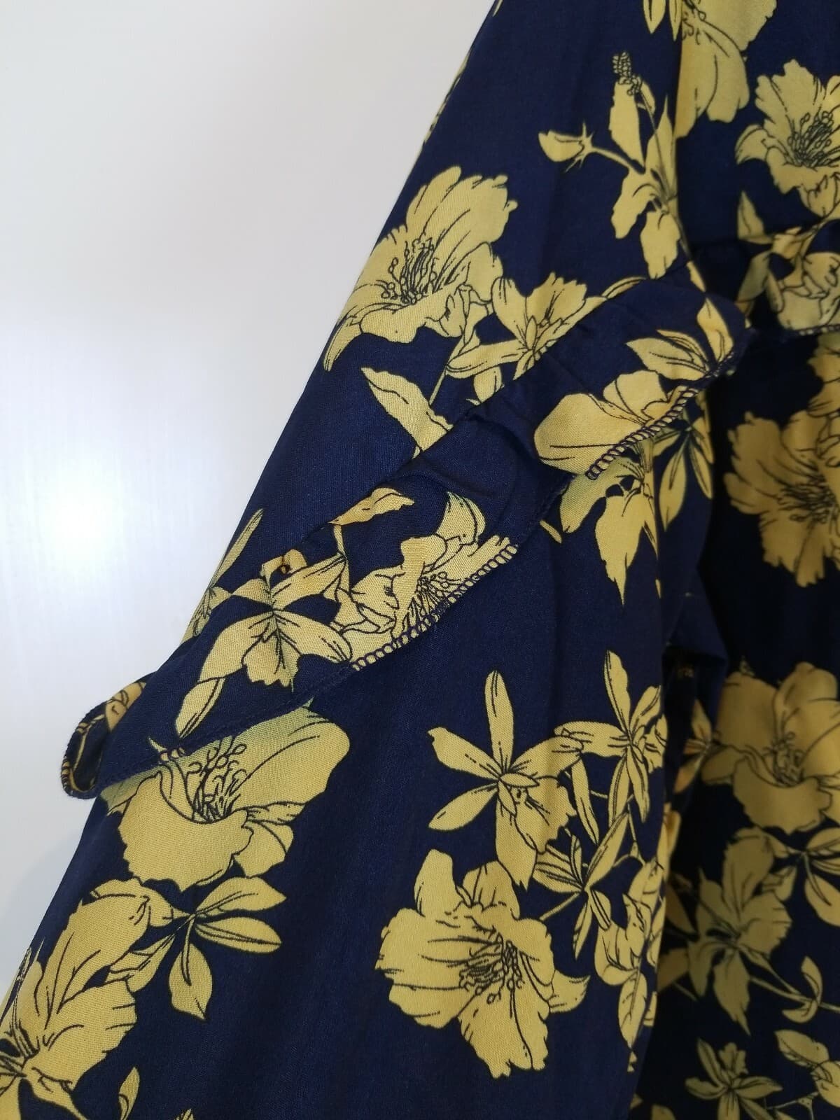 K. by Kersh Navy Gold Floral Blouse Sz L Ruffle Sleeve Tie Neck Poet Sleeve NWT - Thumbnail 6