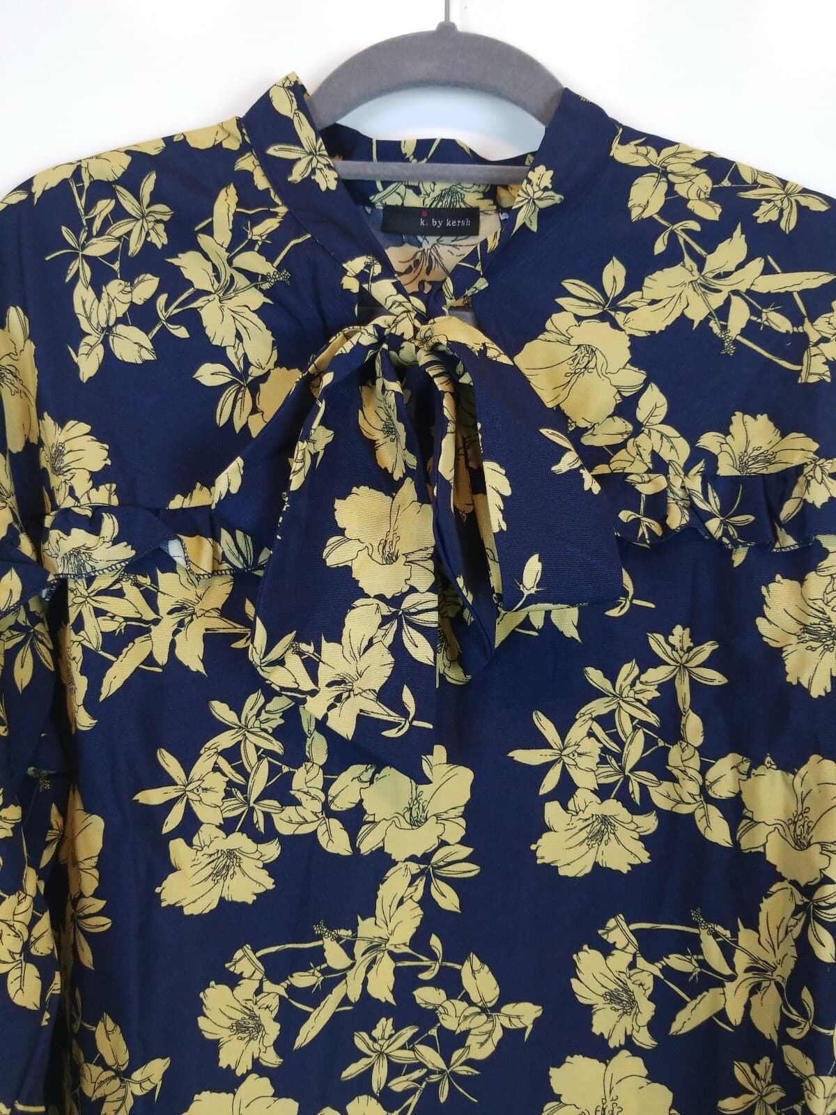 K. by Kersh Navy Gold Floral Blouse Sz L Ruffle Sleeve Tie Neck Poet Sleeve NWT - Thumbnail 8