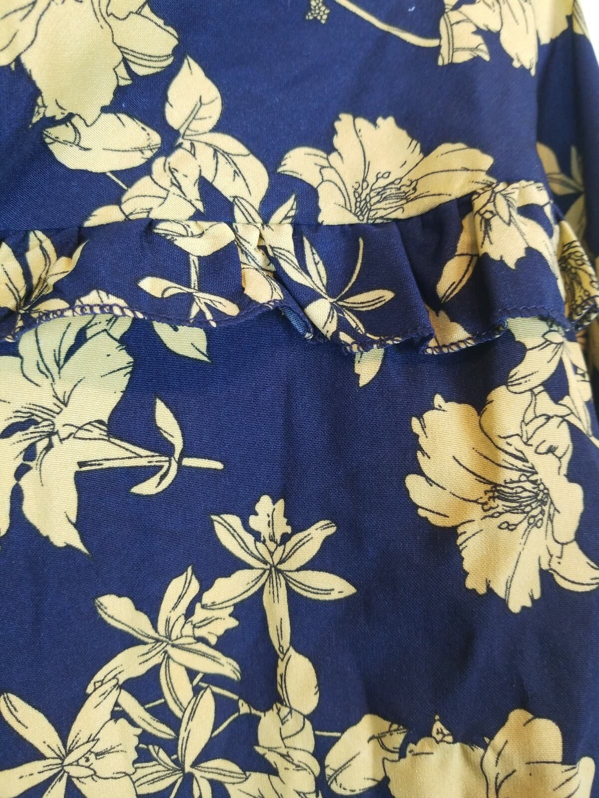 K. by Kersh Navy Gold Floral Blouse Sz L Ruffle Sleeve Tie Neck Poet Sleeve NWT - Thumbnail 7