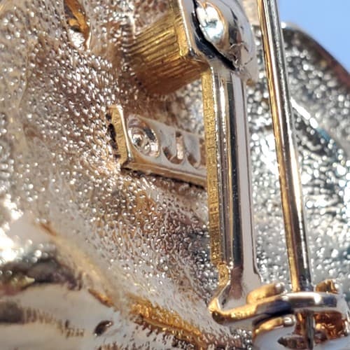 Vintage JJ Jonette Gold Tone Matte and Shiny Metal Pig Hog Eating Brooch Pin - Thumbnail 3