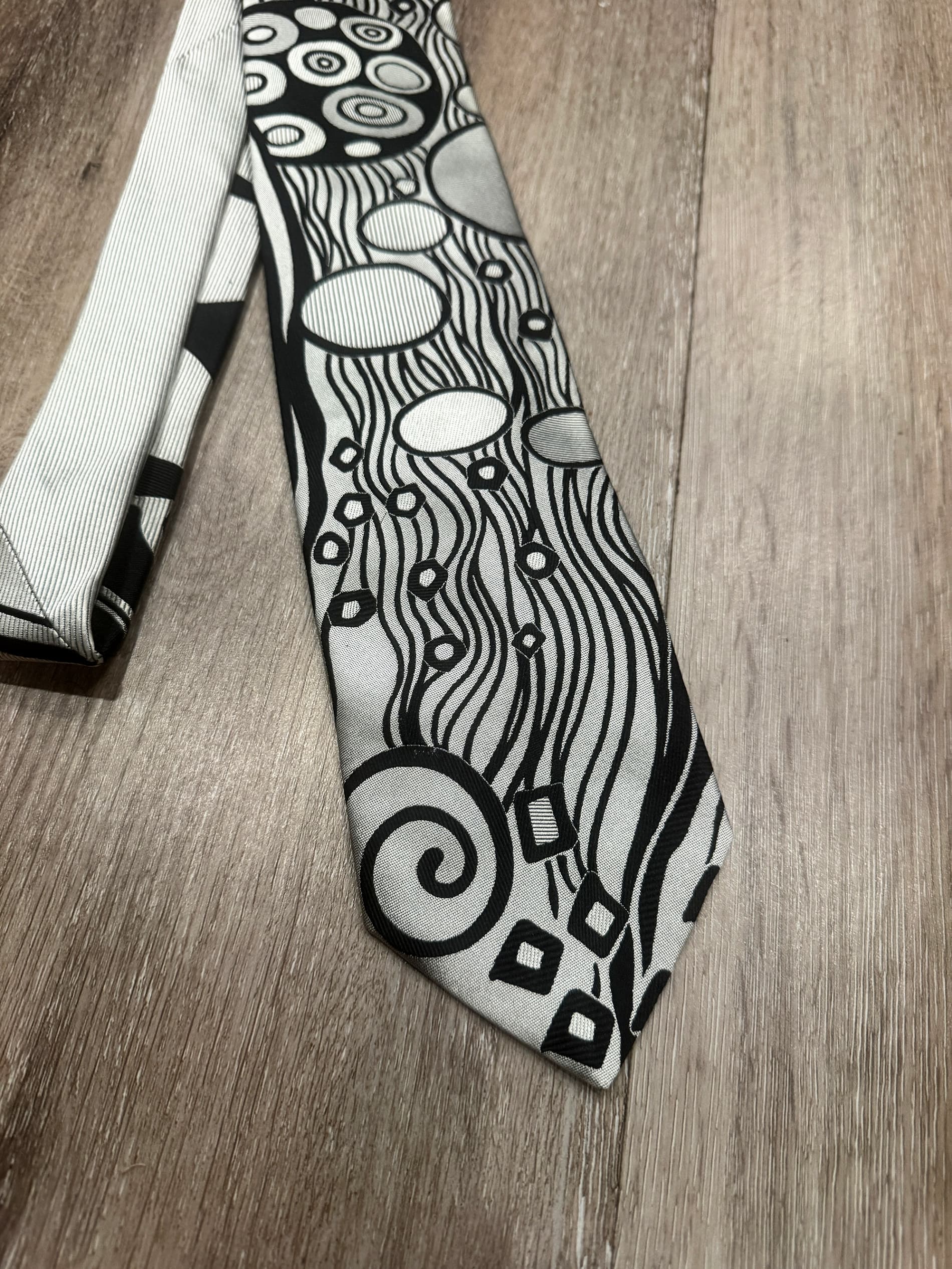 Versace "The Klimt Collection" black and white tie - Thumbnail 3
