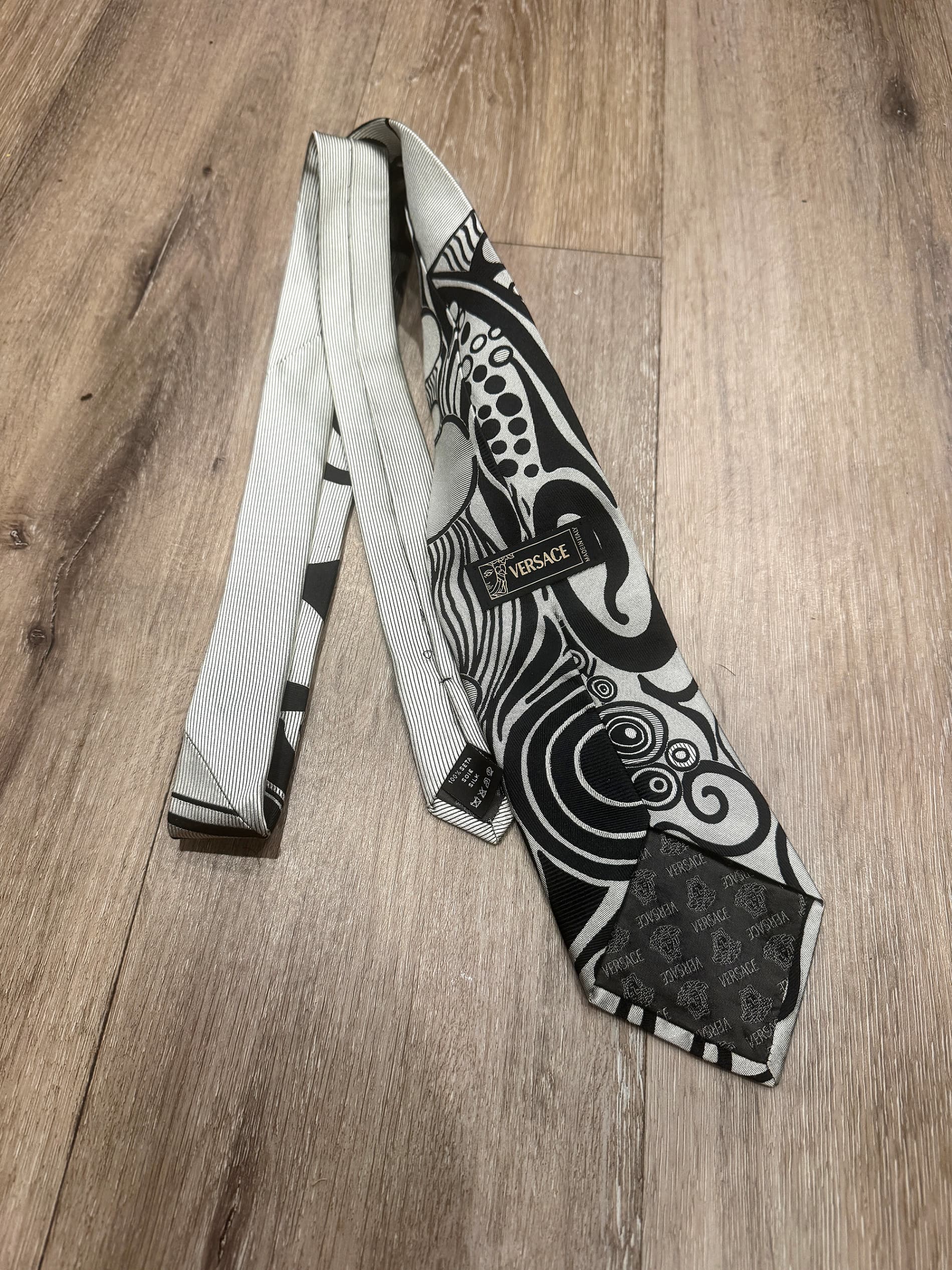 Versace "The Klimt Collection" black and white tie - Thumbnail 5