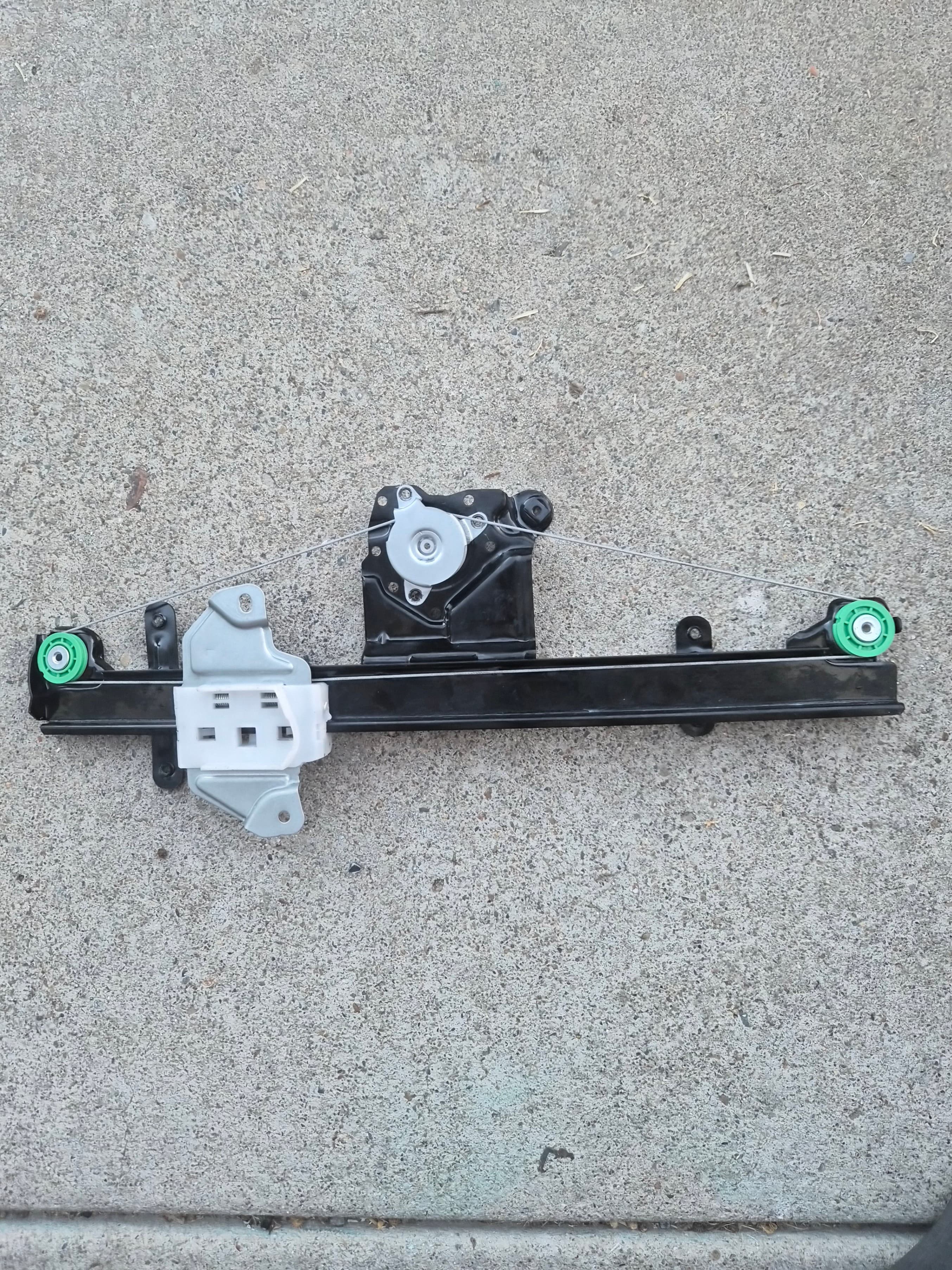 Window Regulator W/O Motor Nissan Sentra 2013-19 Front Left Driver Side - Thumbnail 2