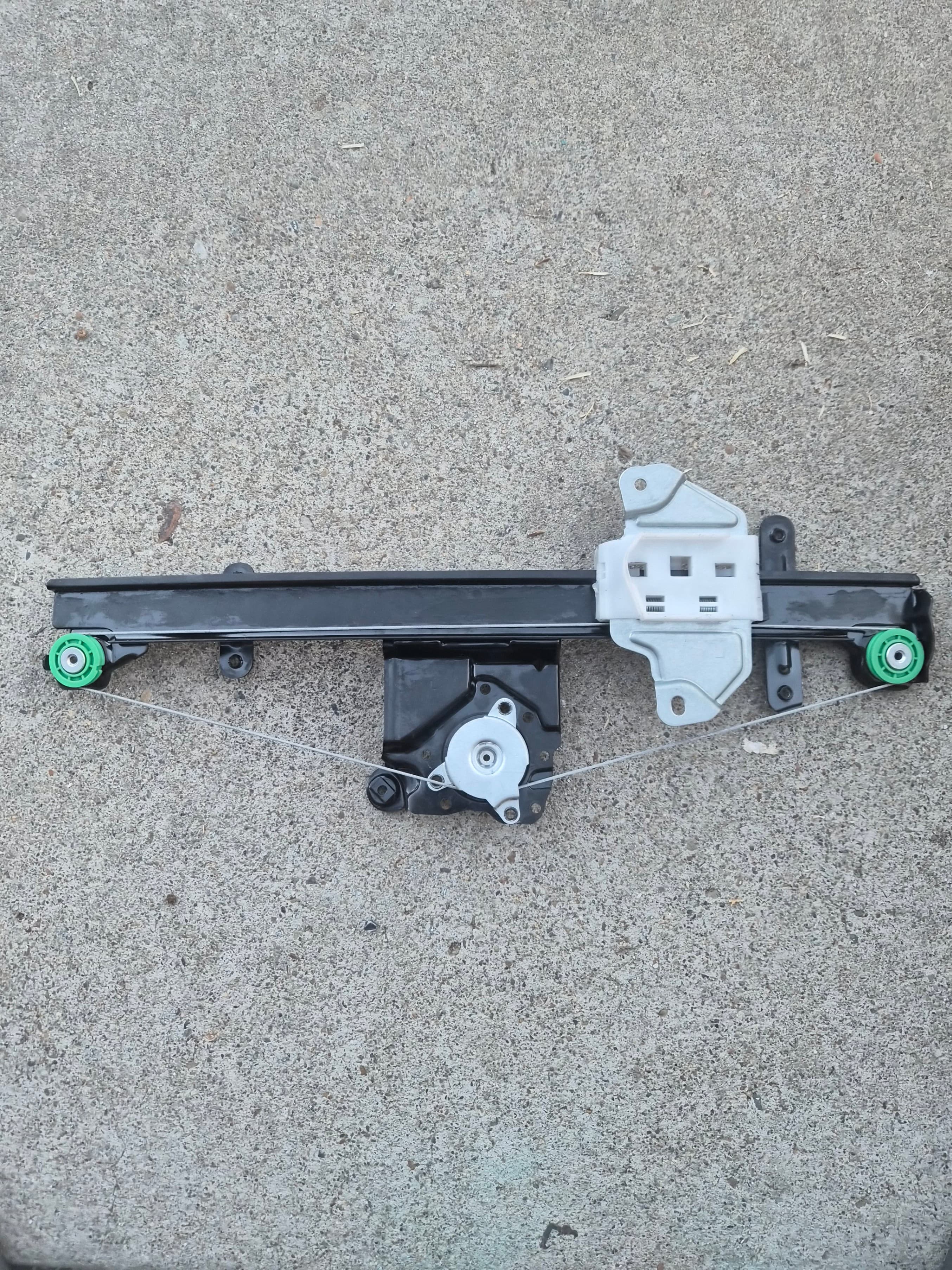 Window Regulator W/O Motor Nissan Sentra 2013-19 Front Left Driver Side - Thumbnail 3
