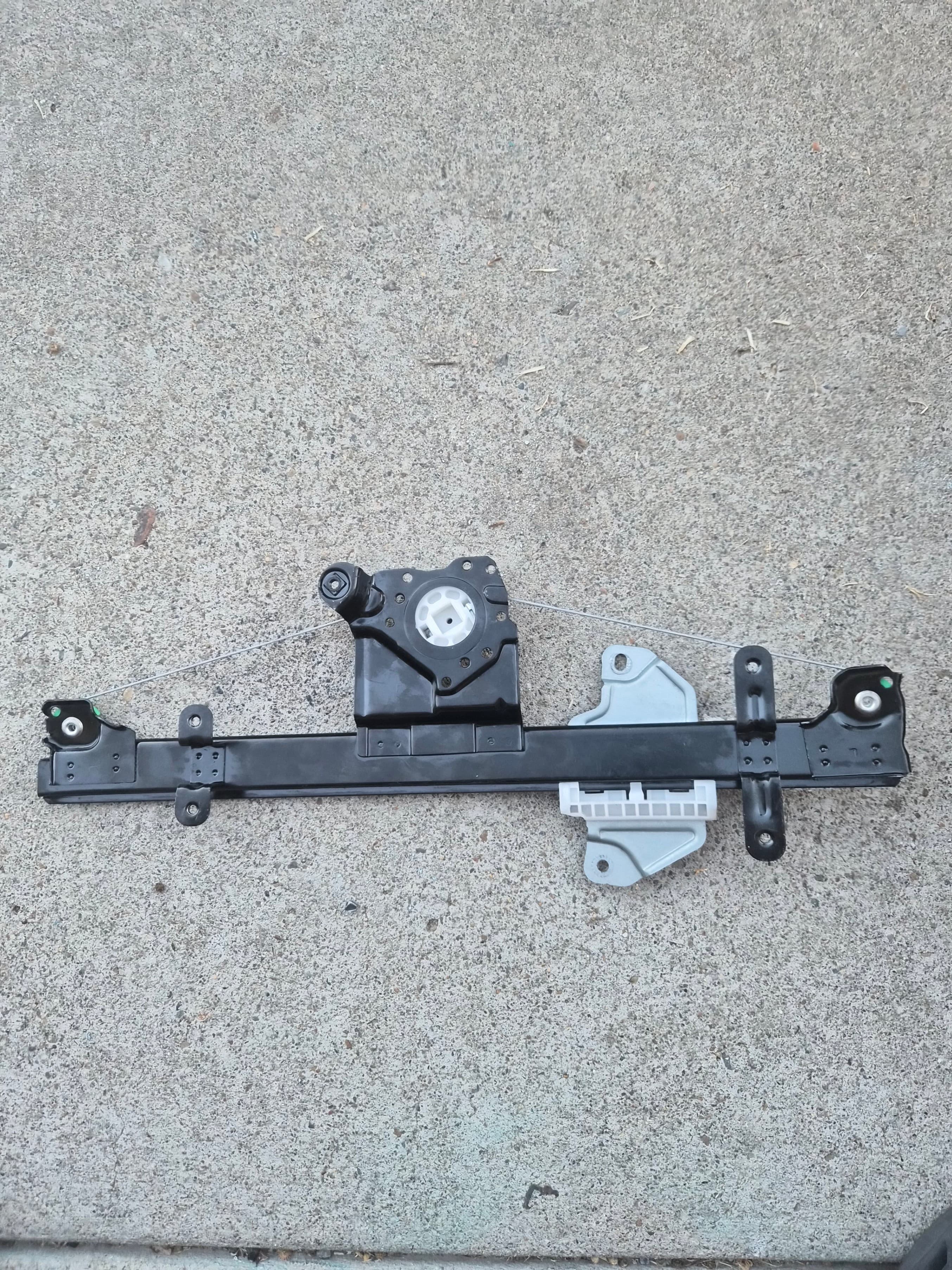 Window Regulator W/O Motor Nissan Sentra 2013-19 Front Left Driver Side - Thumbnail 4