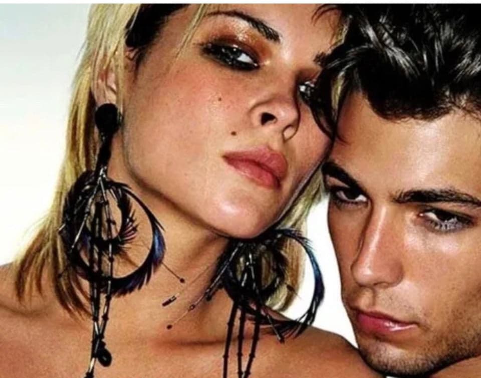 GUCCI TOM FORD 2001 FEATHER BEAD EARRINGS IN BOX - Thumbnail 2