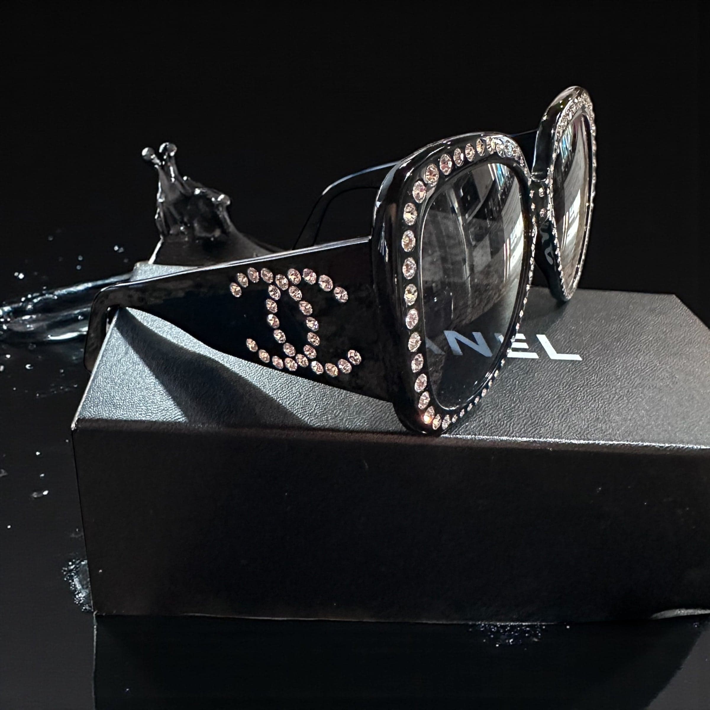 Chanel runway 1994 - 5 rhinestone sunglasses like new in box
