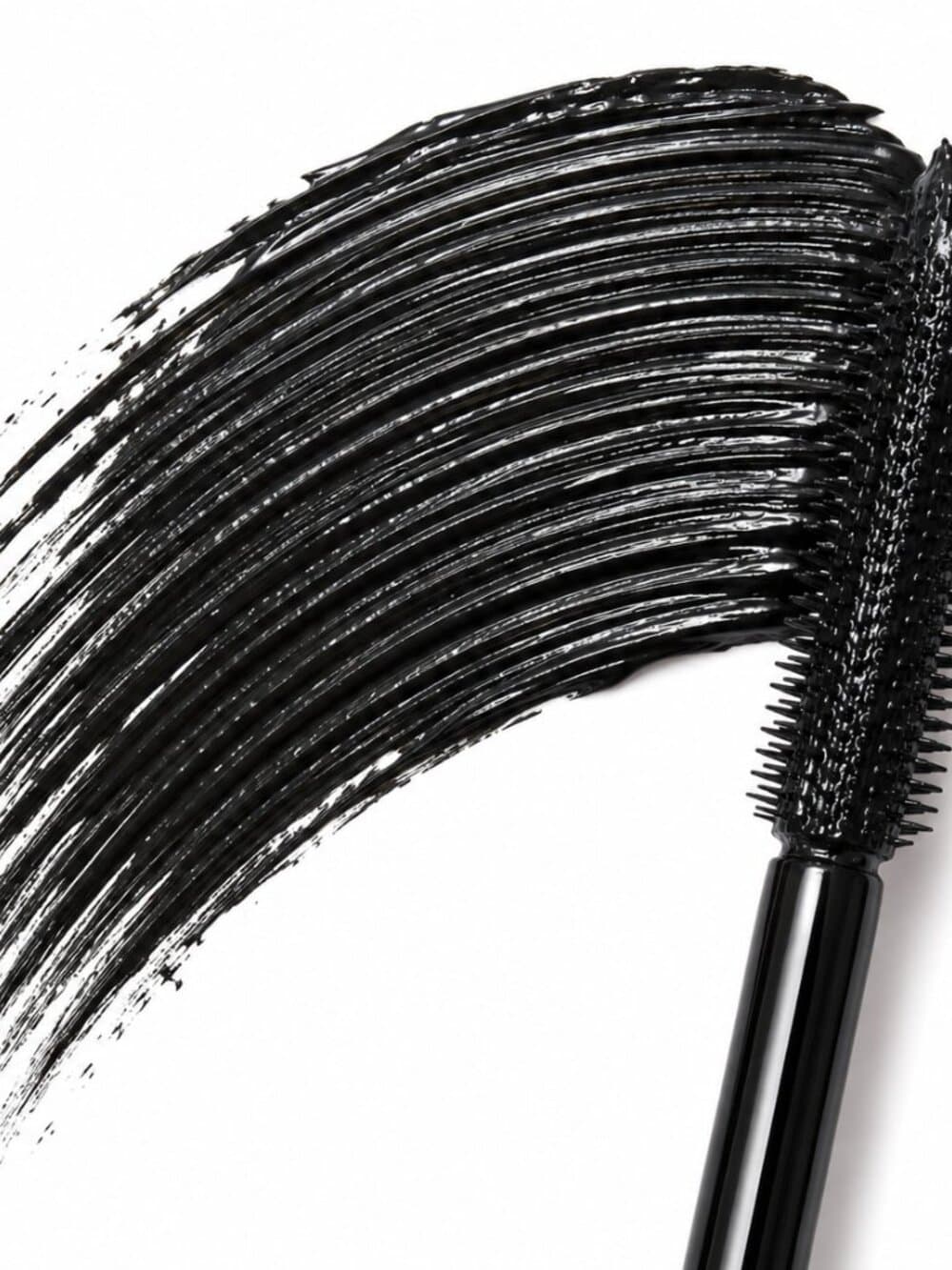 Benefit They're Real! Magnet Powerful Lifting & Lengthening Mascara in Black - Thumbnail 2